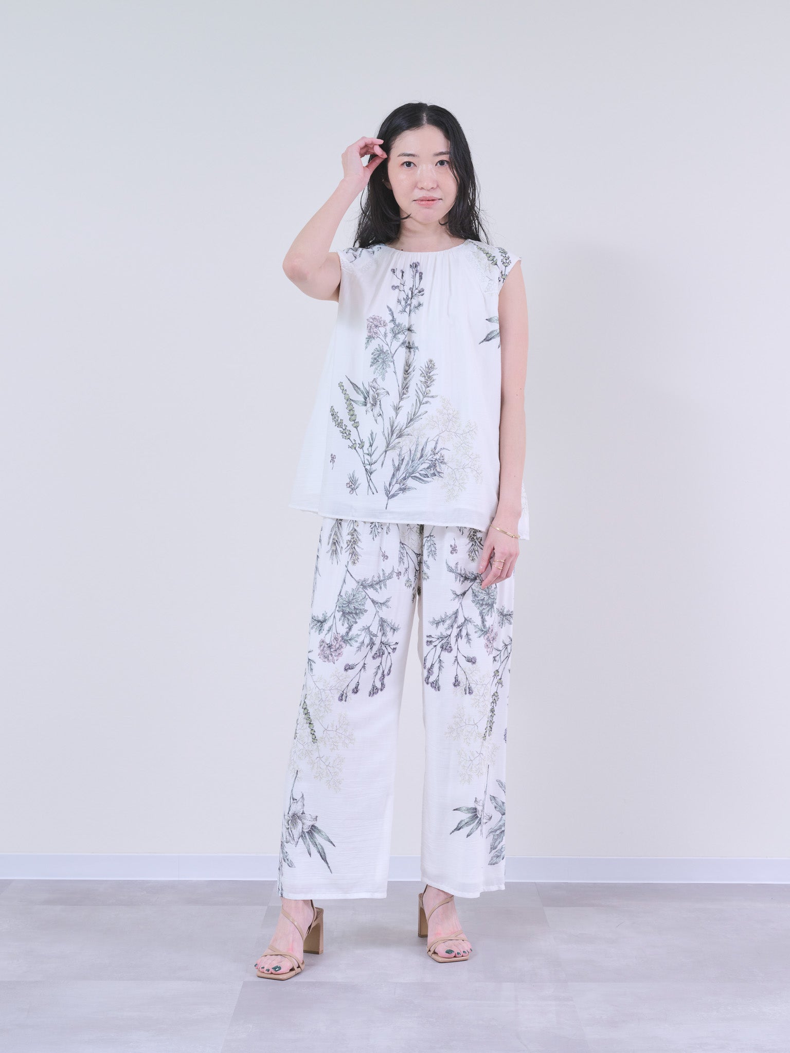 ボタニカルパネルプリントノースリーブトップス [601250] off