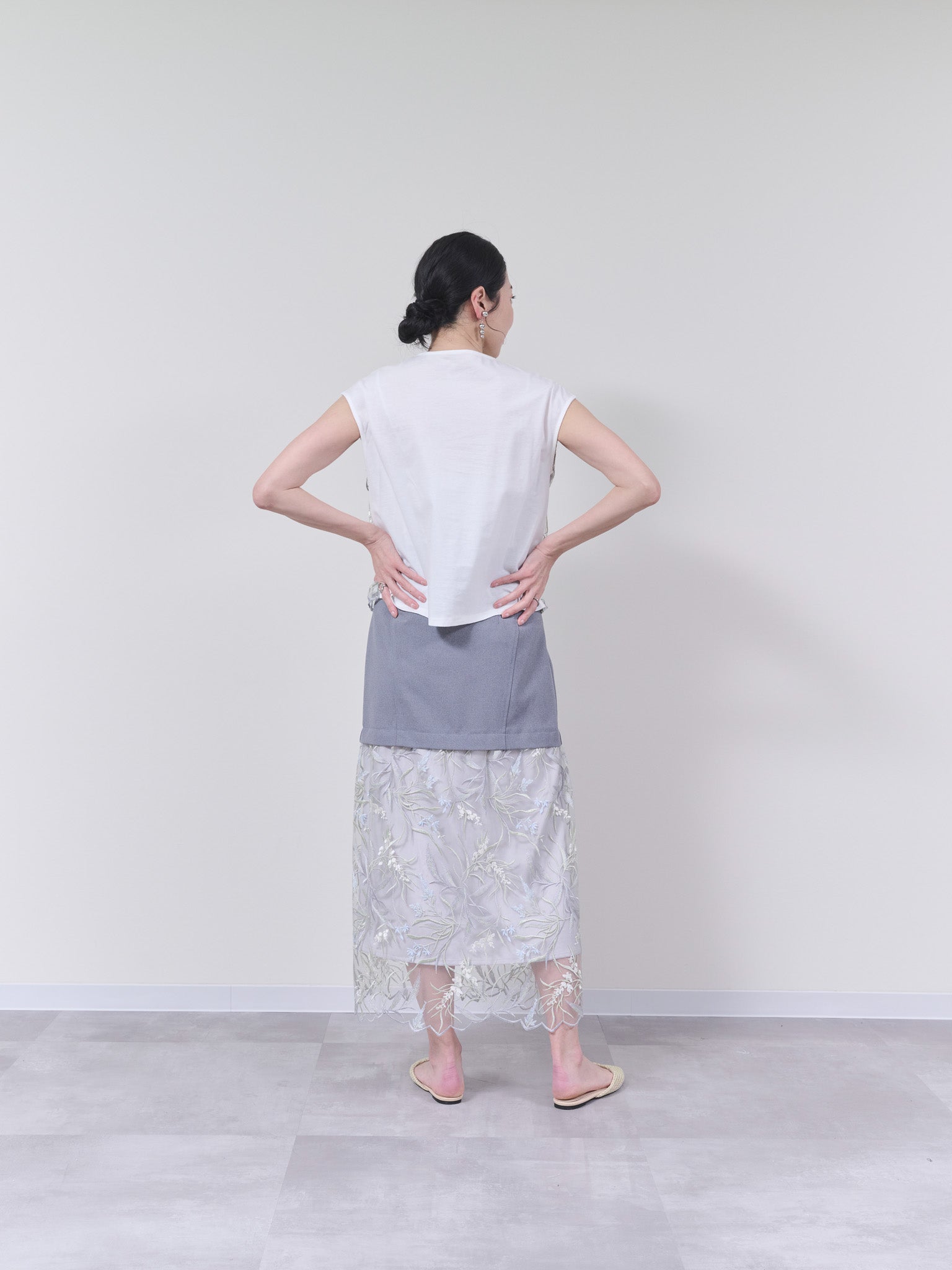 ヘムフラワー刺繍ティアードトップス [603302] l.grey