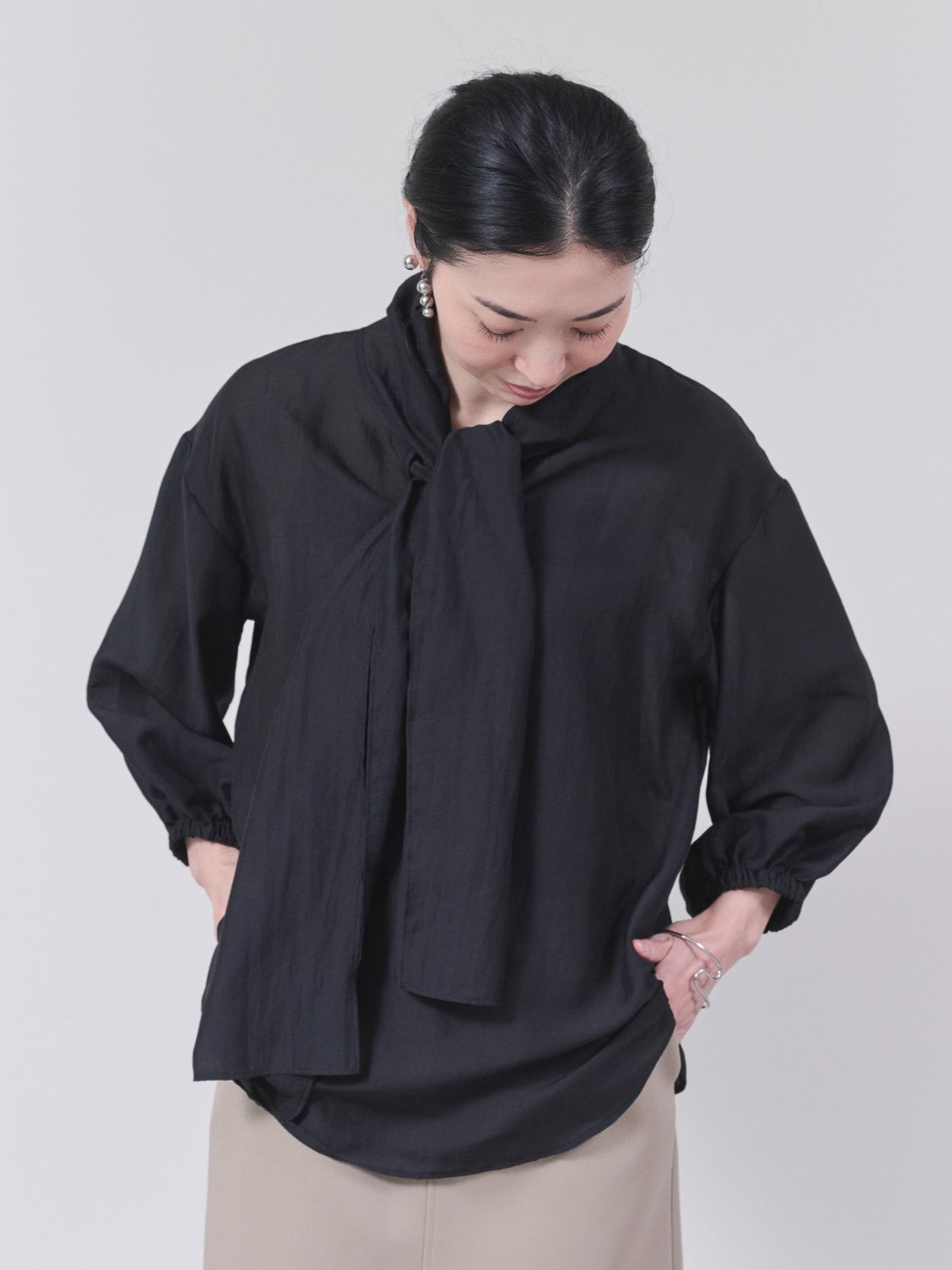 【定番アイテム】２WAYボータイブラウス [601224] black