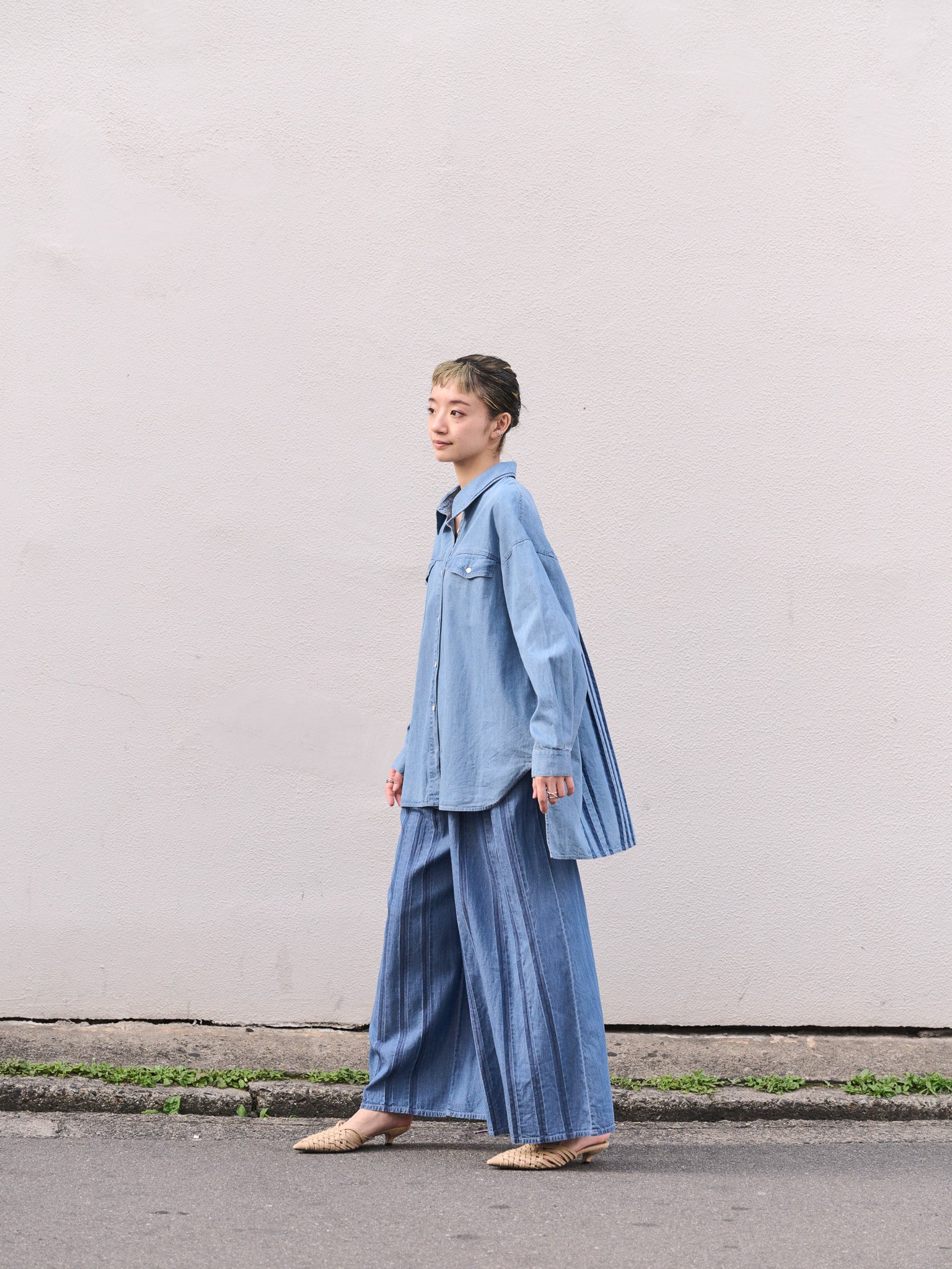 バックプリーツデニムシャツ [601249]