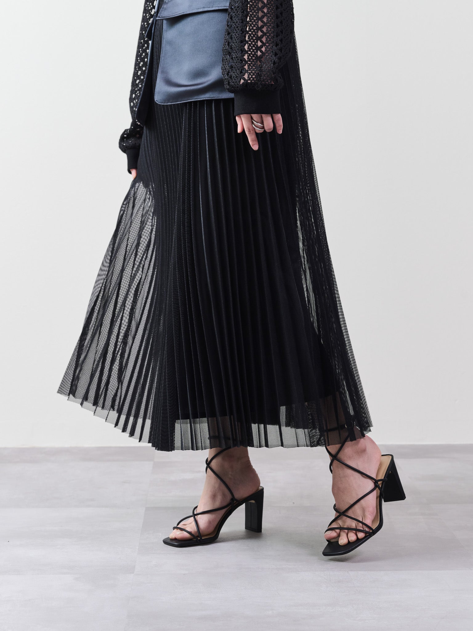 メッシュプリーツサロペットワンピース [601330] black