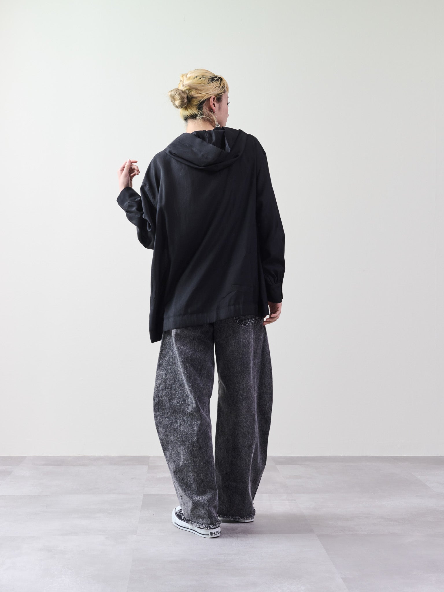 【定番アイテム】カーヴィーデニムパンツ　[600984] black