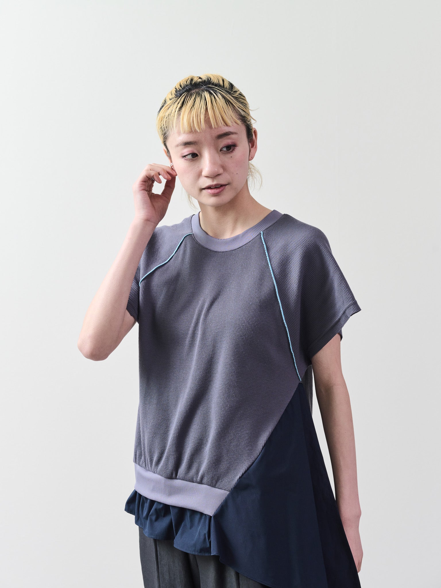 ワッフルアームホール配色アシメヘムトップス [601399] charcoal