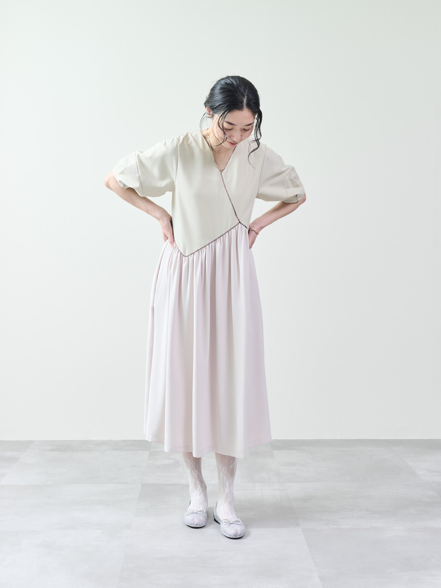 配色パイピングパネルフレアワンピース [601320] beige