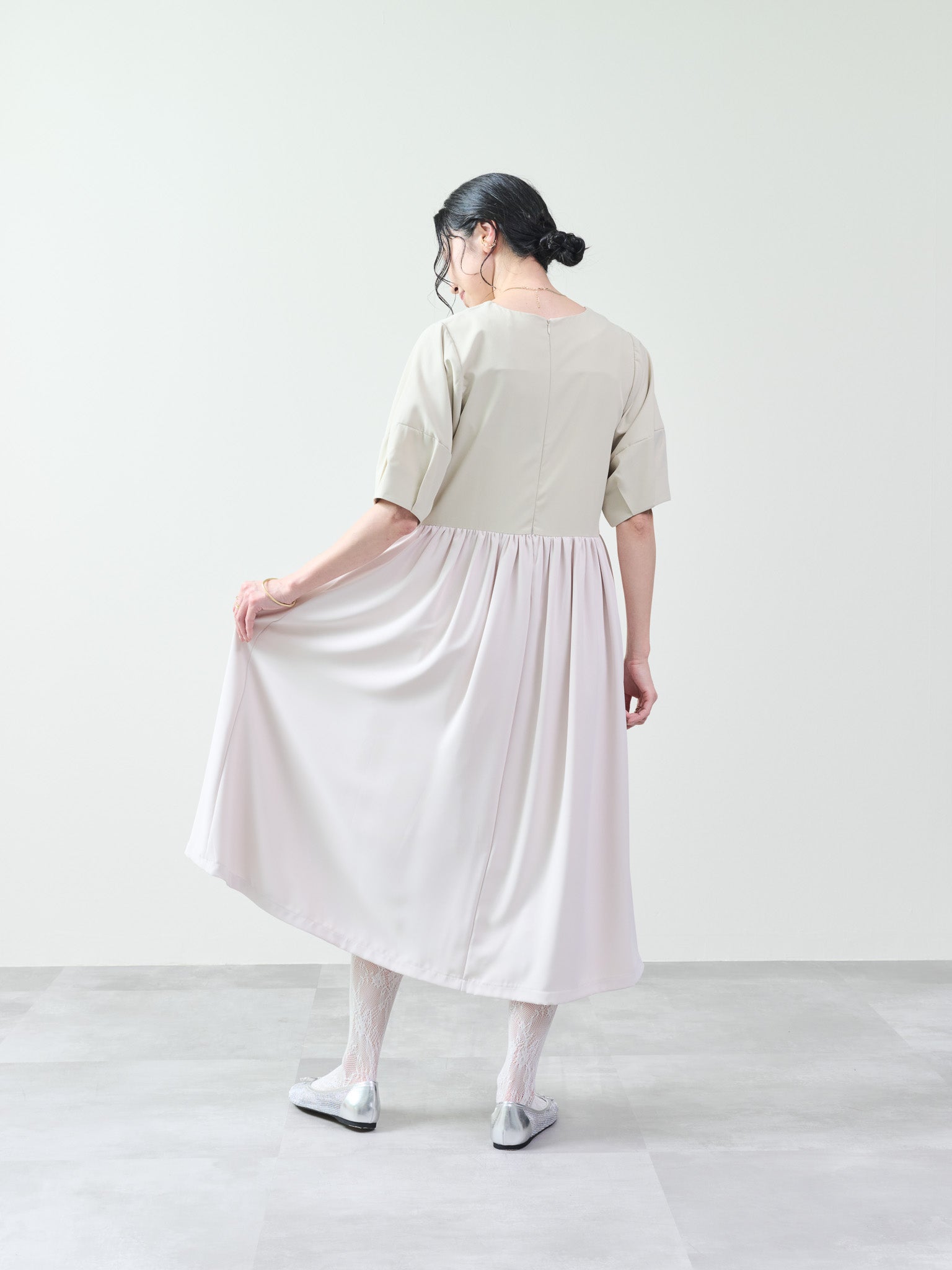 配色パイピングパネルフレアワンピース [601320] beige