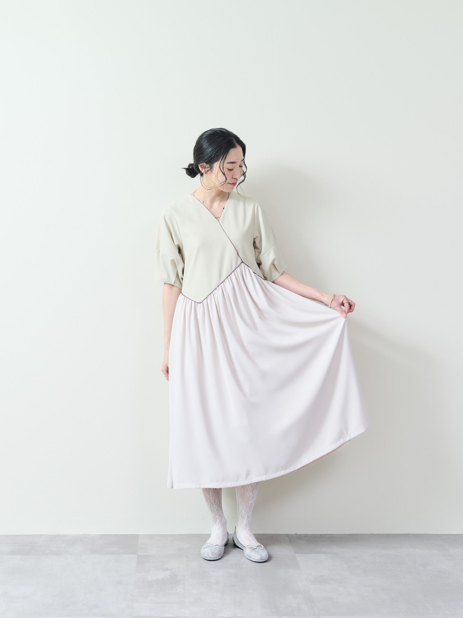配色パイピングパネルフレアワンピース [601320] beige