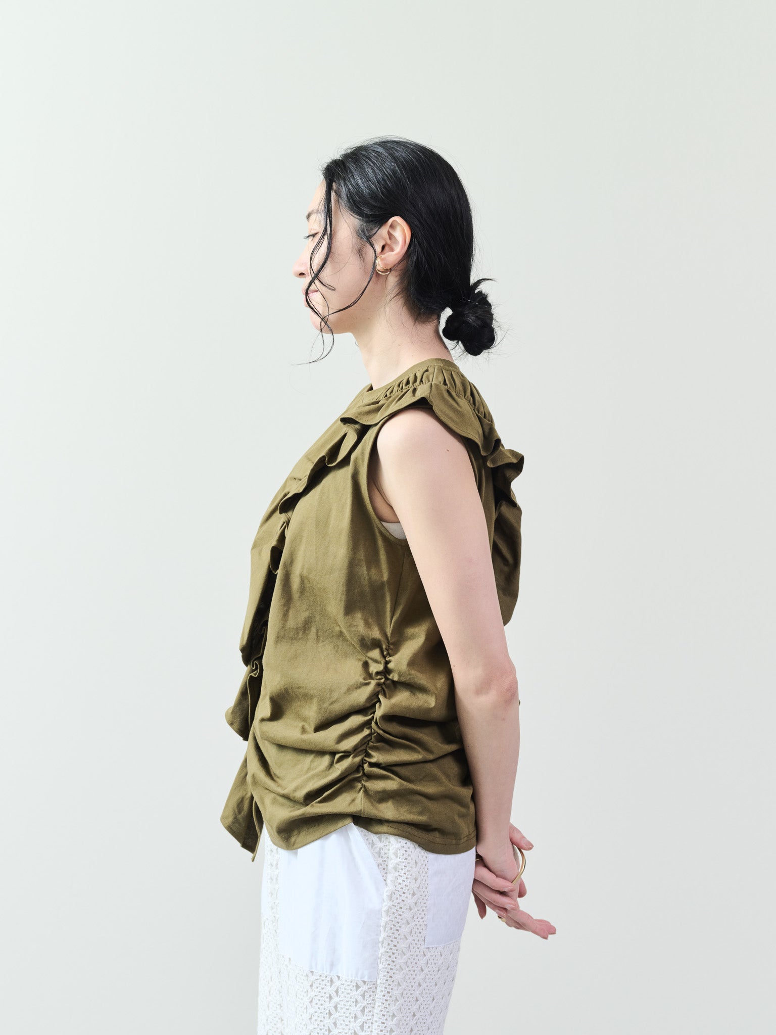 アシメフリルギャザーノースリトップス [601324] khaki