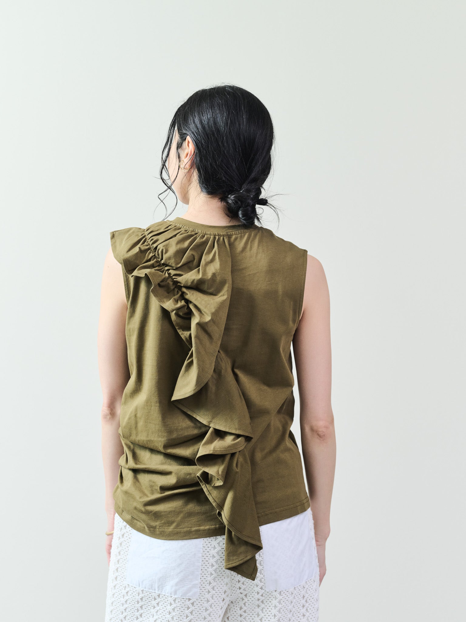 アシメフリルギャザーノースリトップス [601324] khaki