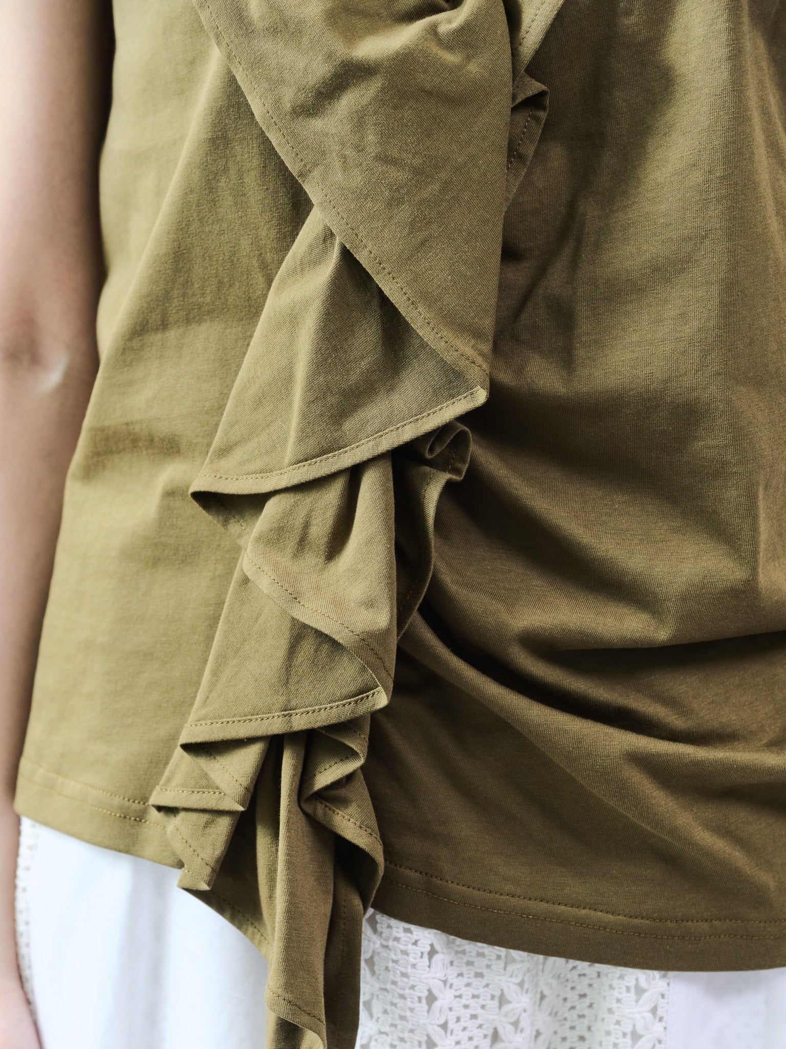 アシメフリルギャザーノースリトップス [601324] khaki
