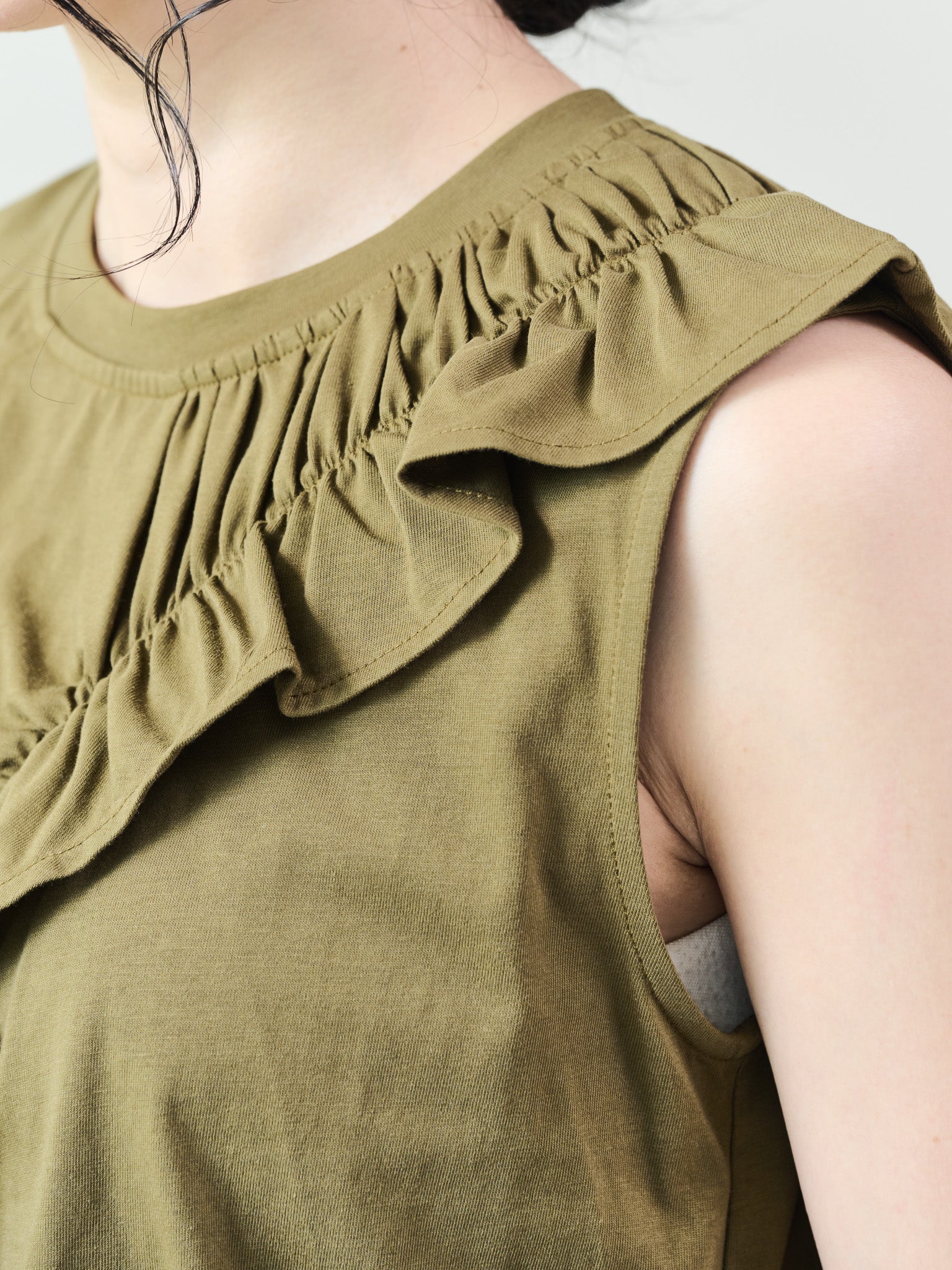 アシメフリルギャザーノースリトップス [601324] khaki