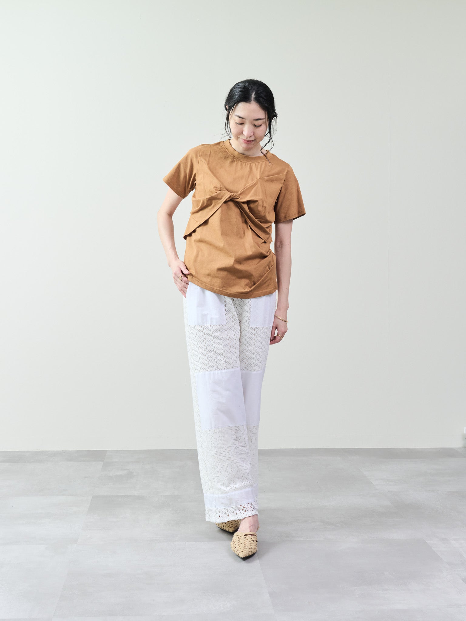 フロントツイストアシメヘムトップス [601325] camel