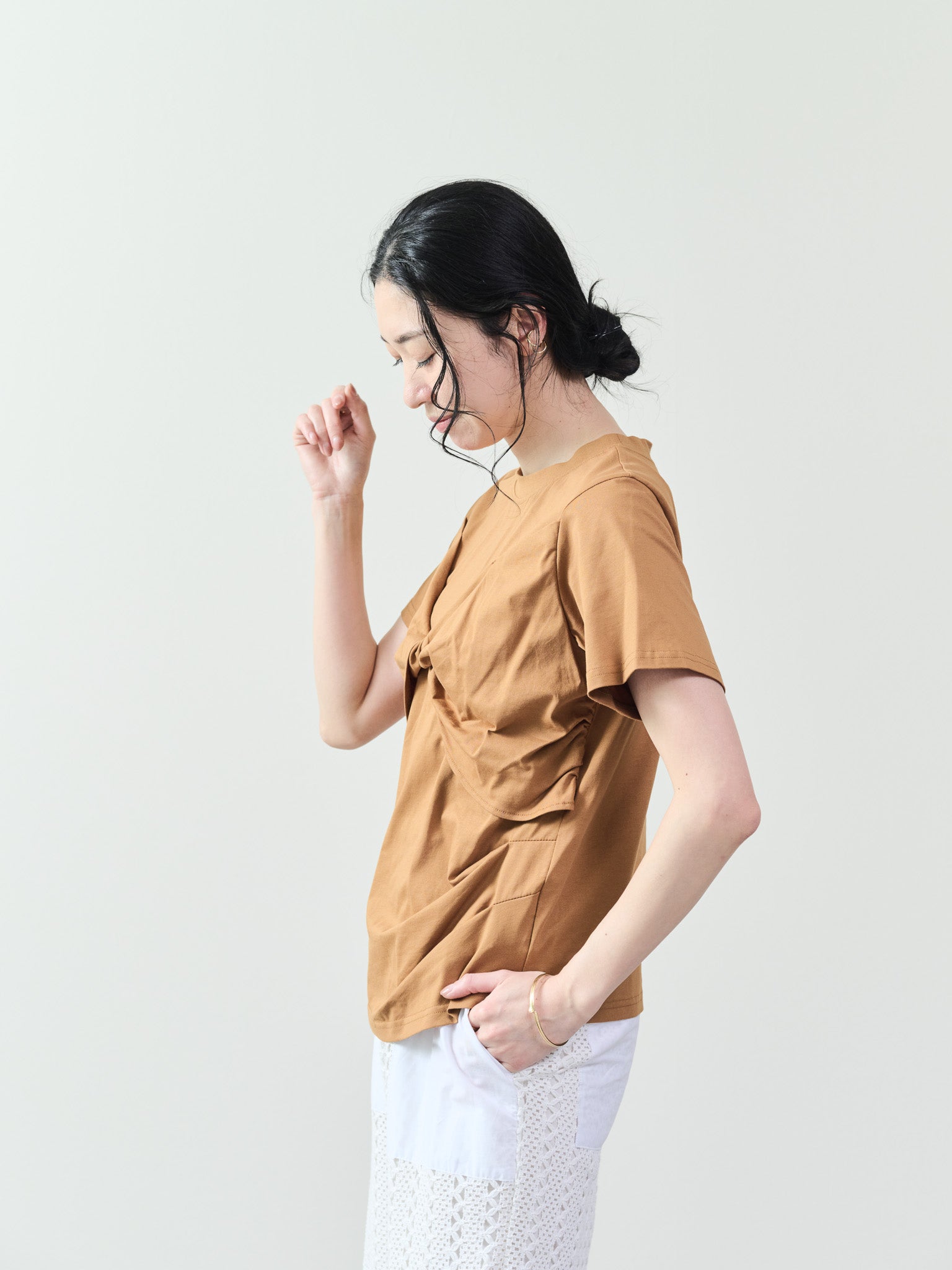 フロントツイストアシメヘムトップス [601325] camel