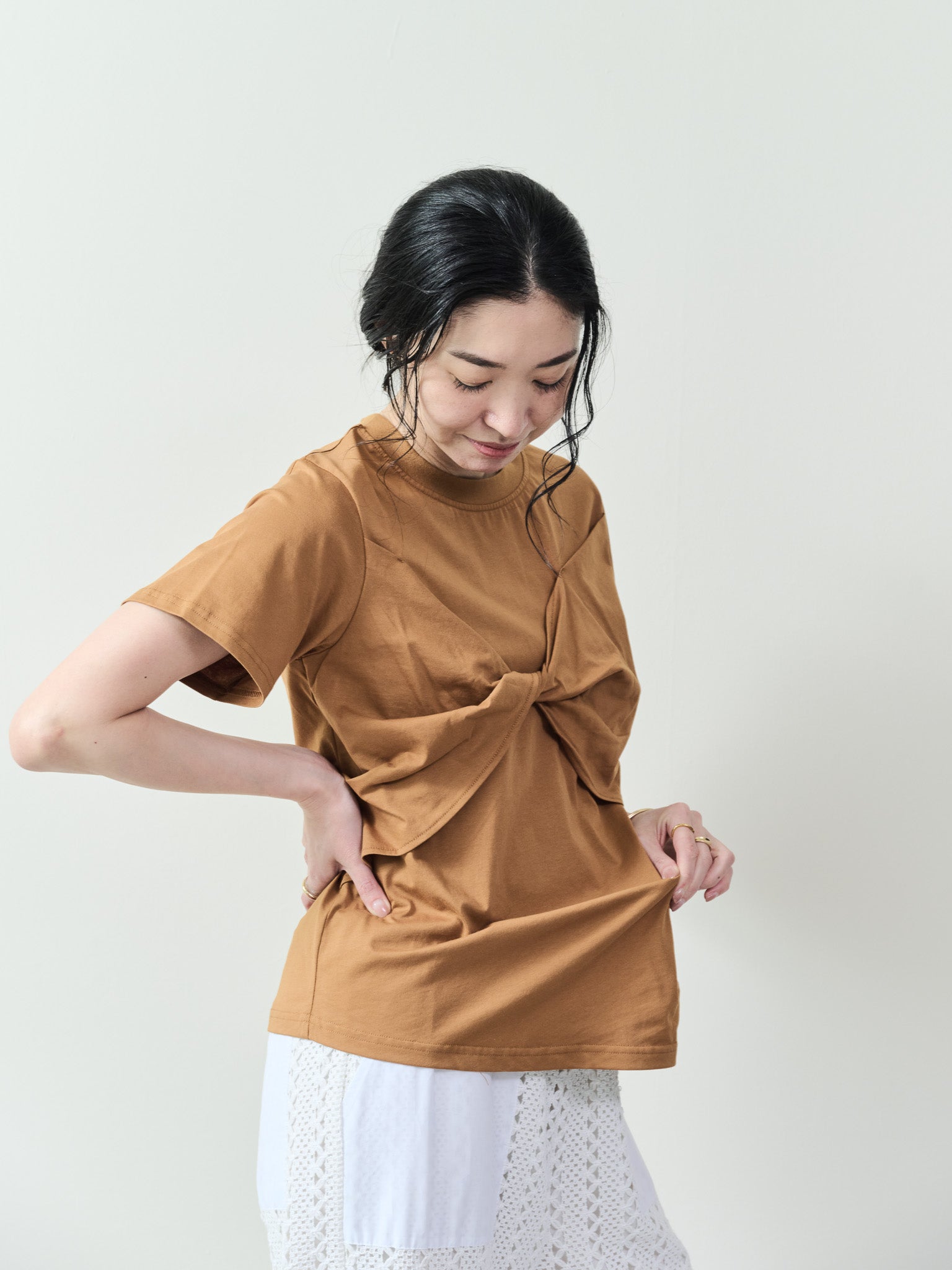 フロントツイストアシメヘムトップス [601325] camel