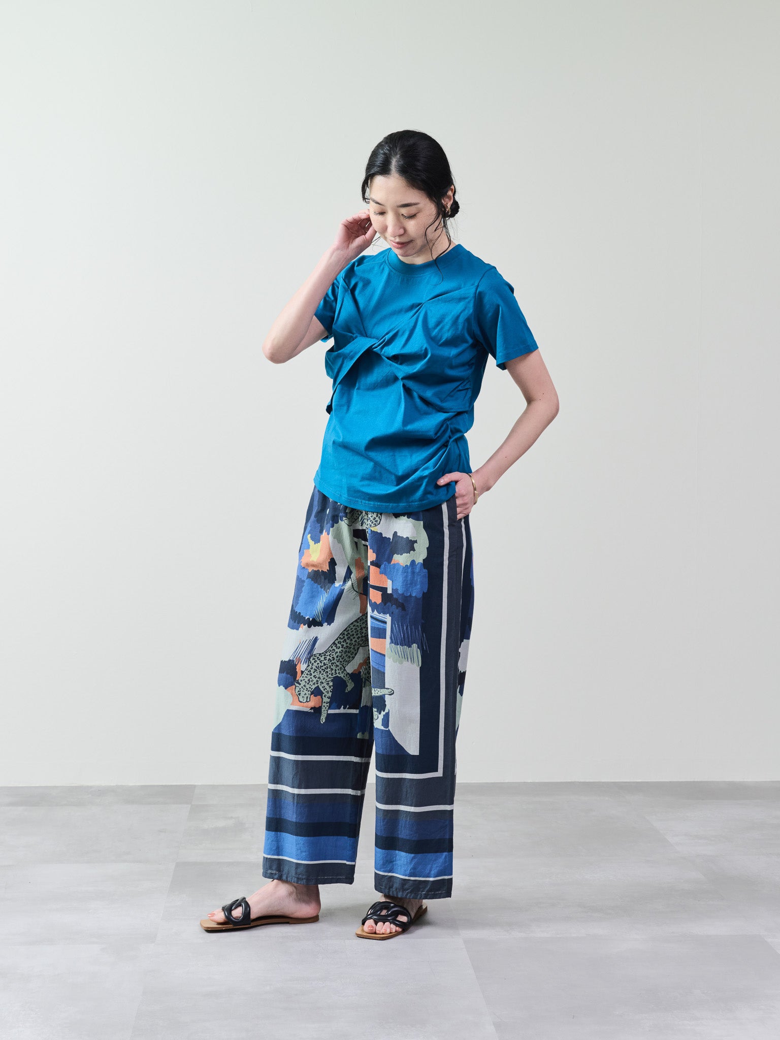 フロントツイストアシメヘムトップス [601325] blue