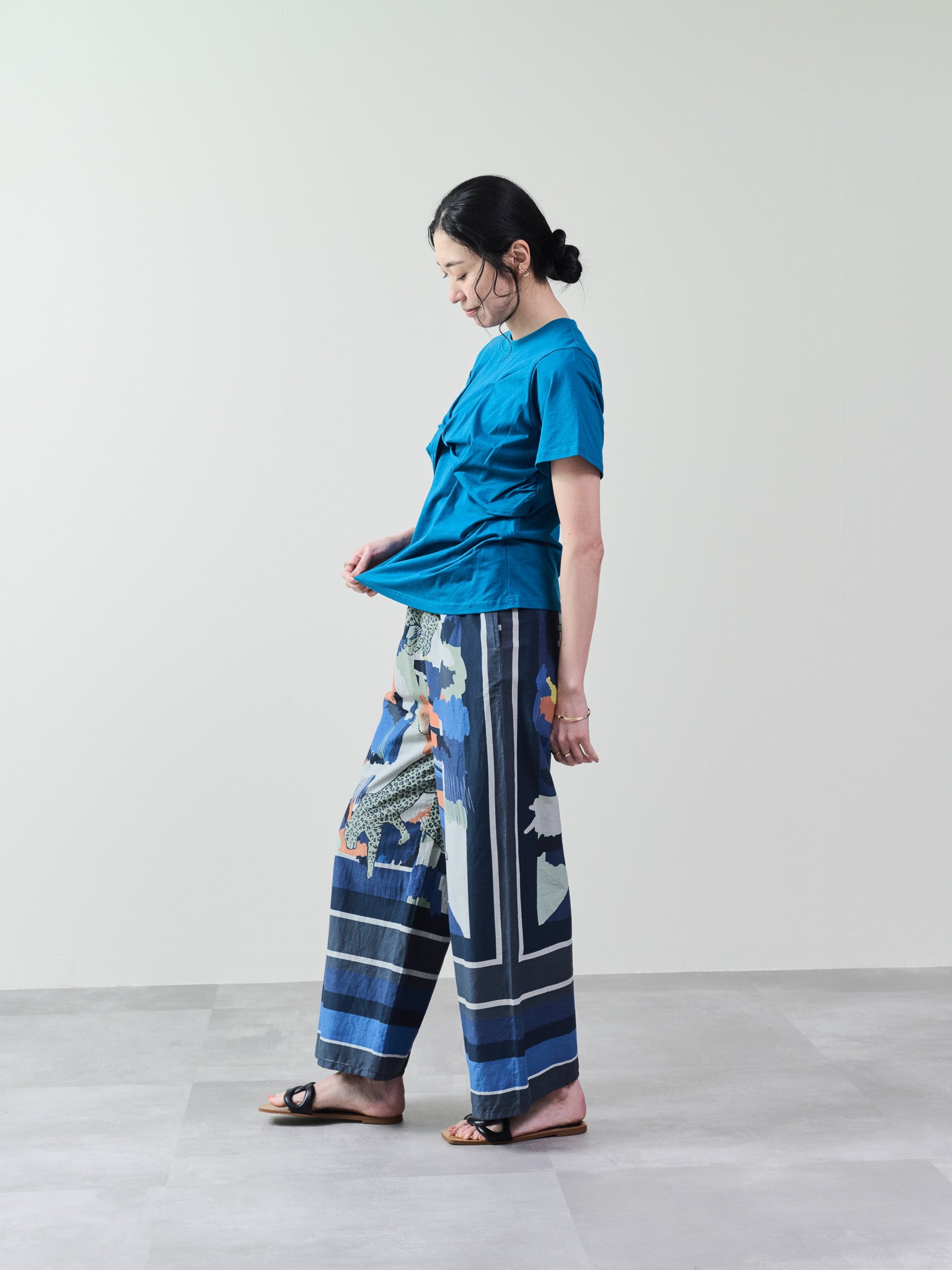 フロントツイストアシメヘムトップス [601325] blue