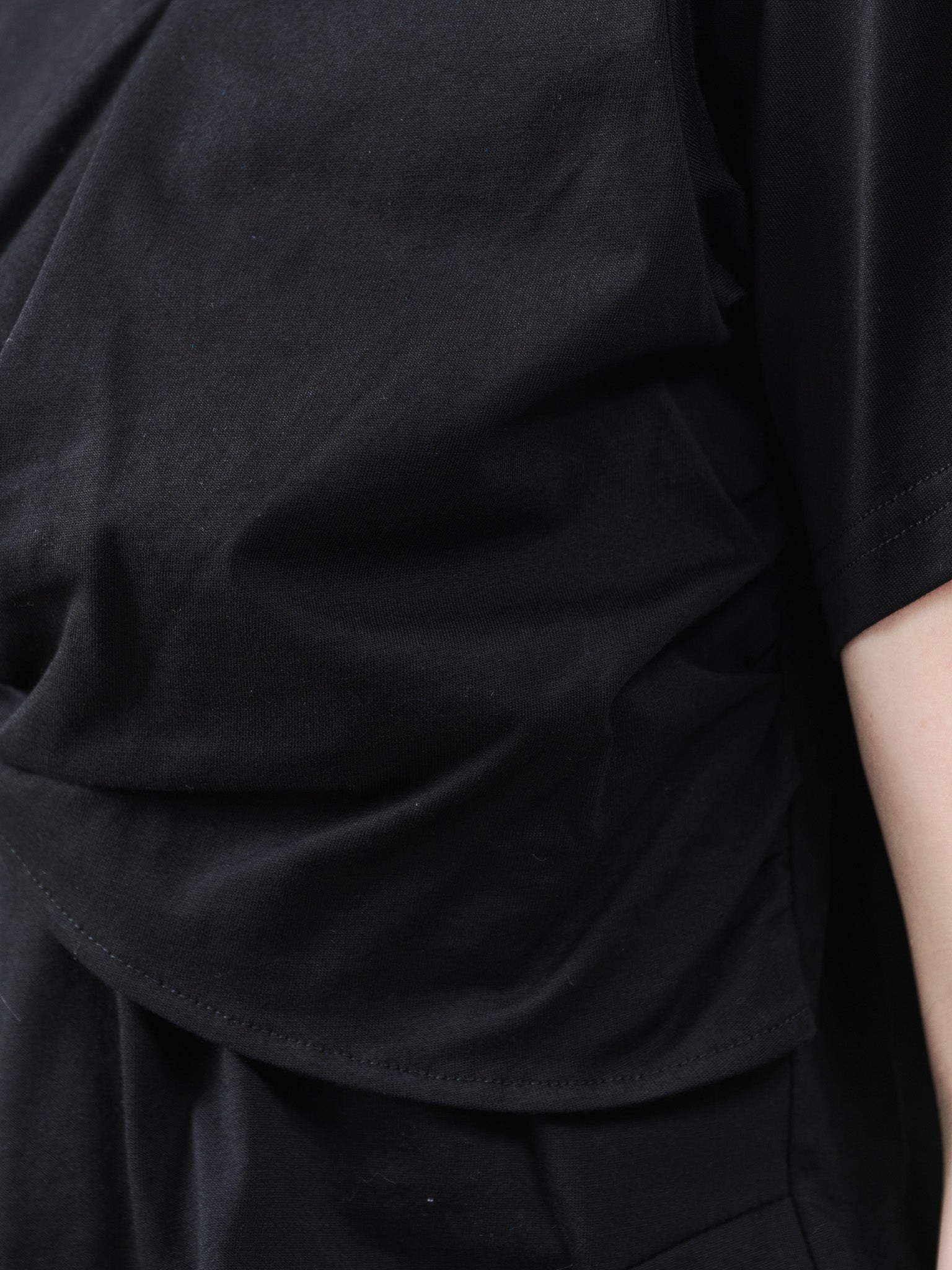 フロントツイストアシメヘムトップス [601325] black