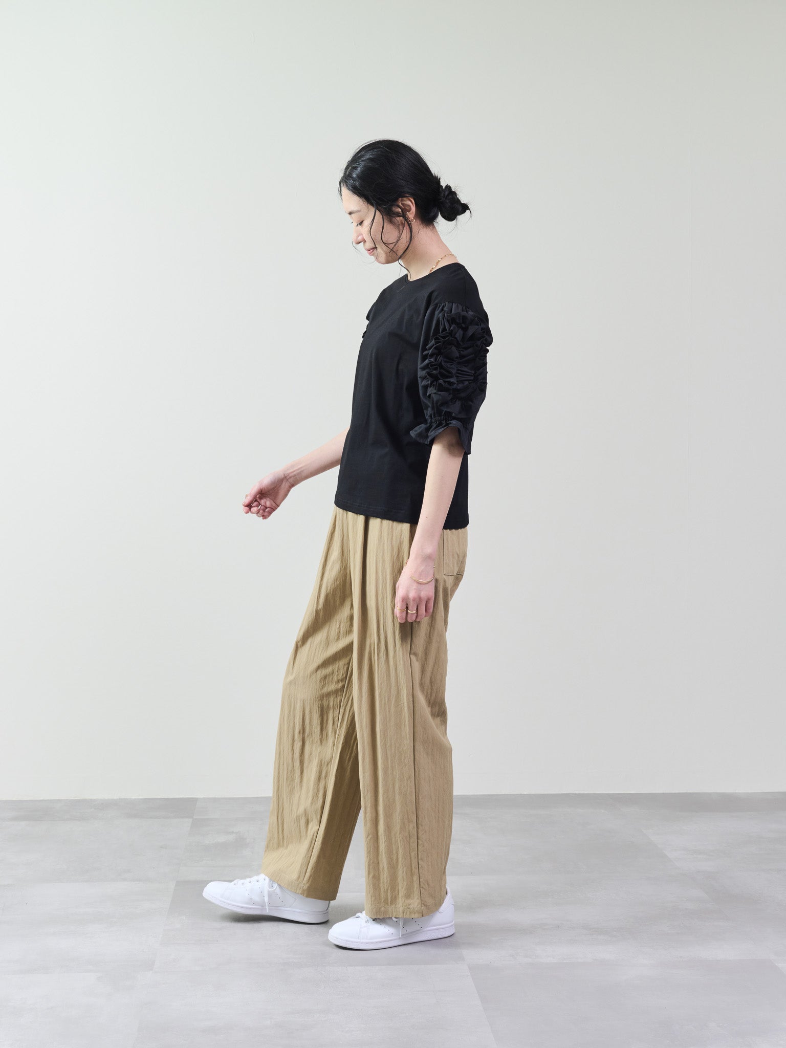 フリルモチーフスリーブトップス [601323] black