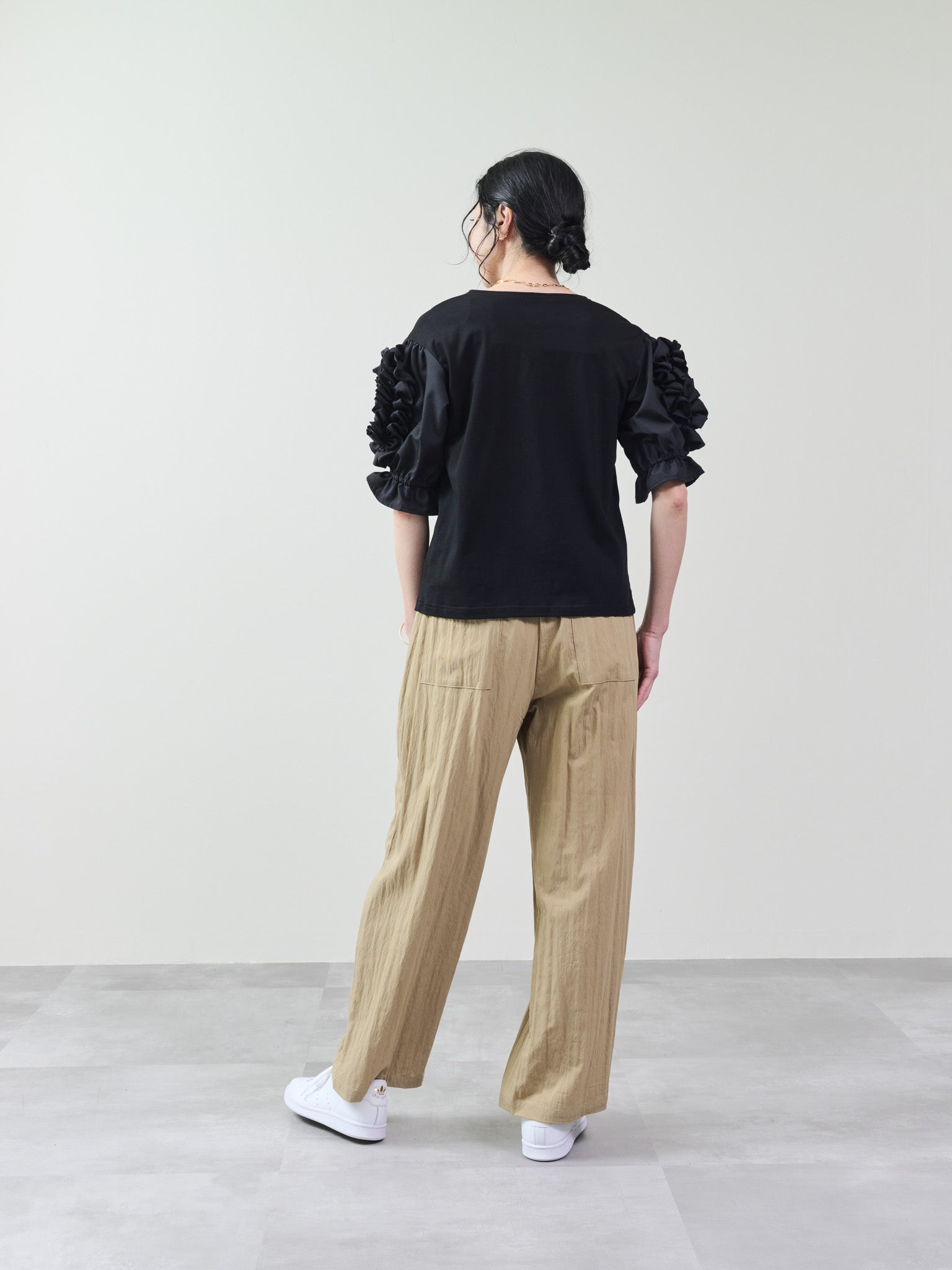 フリルモチーフスリーブトップス [601323] black