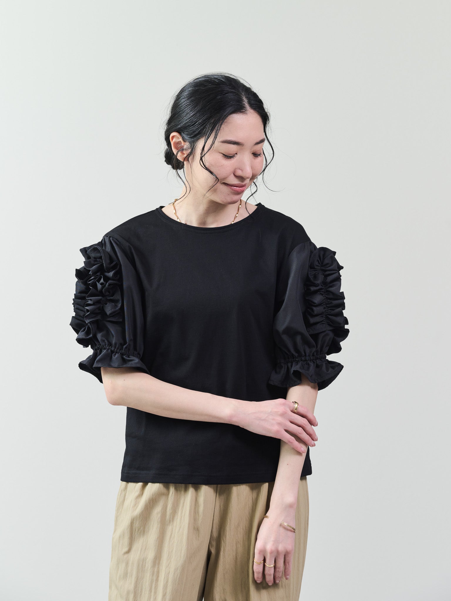 フリルモチーフスリーブトップス [601323] black