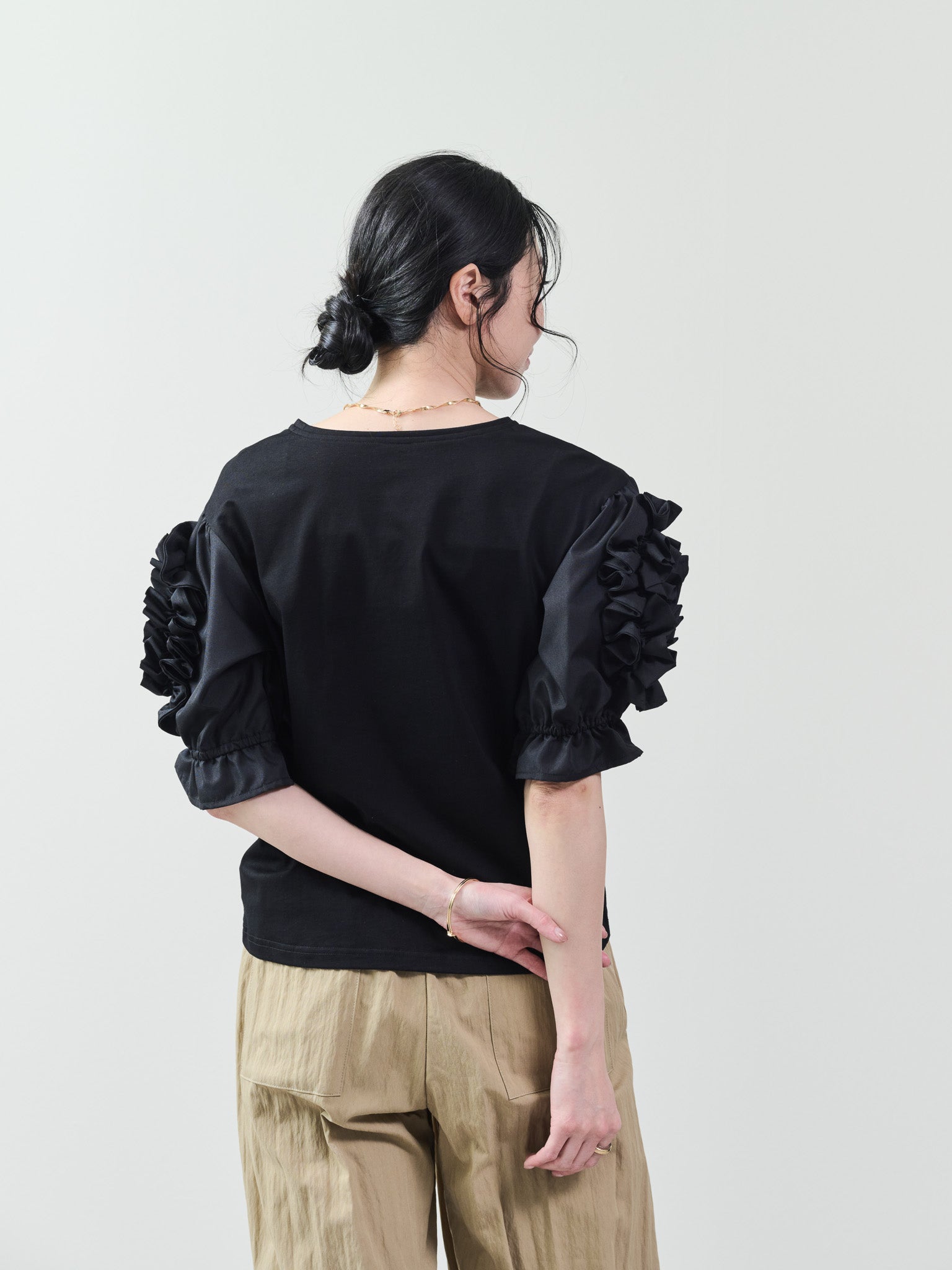 フリルモチーフスリーブトップス [601323] black