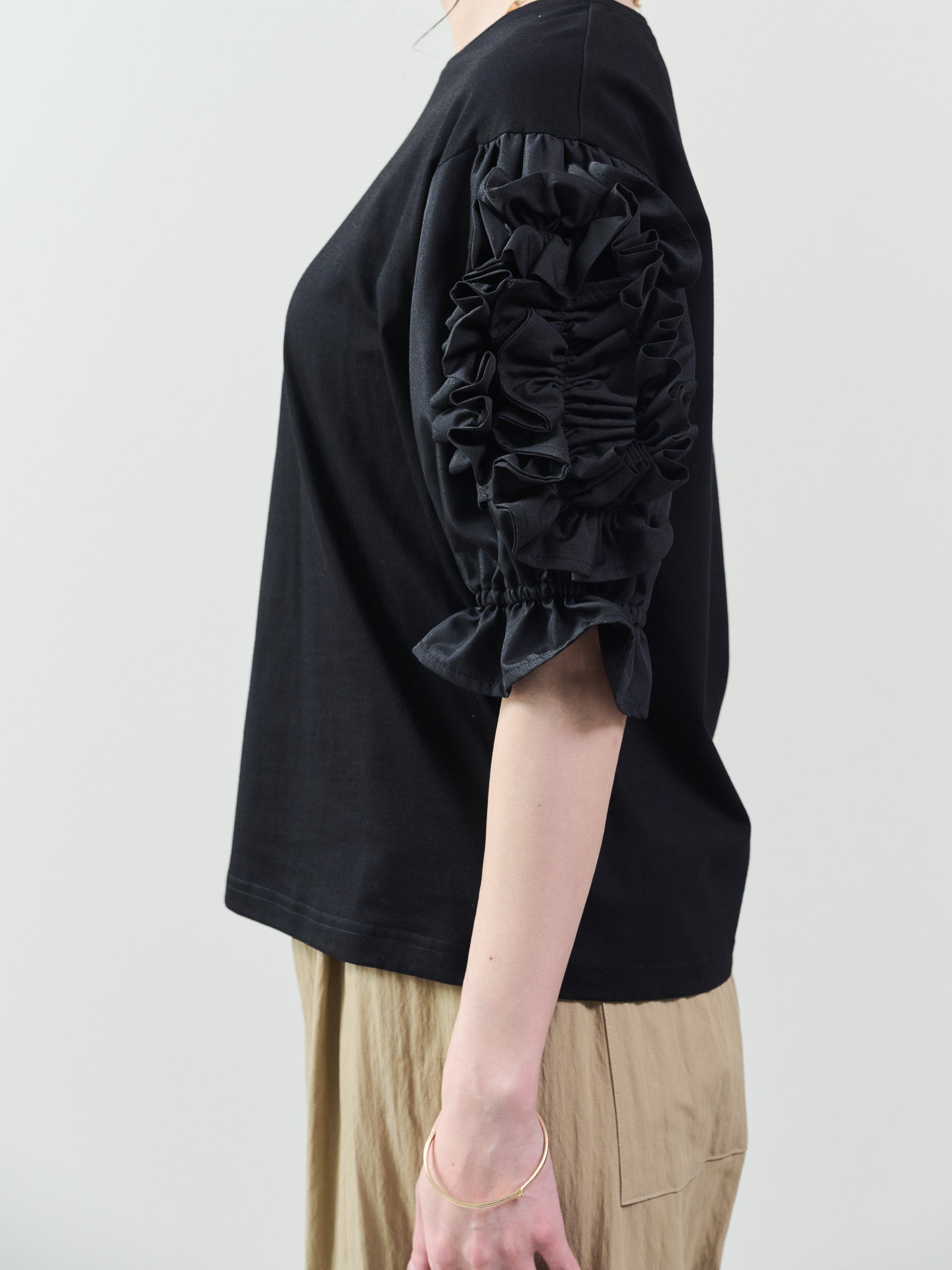 フリルモチーフスリーブトップス [601323] black