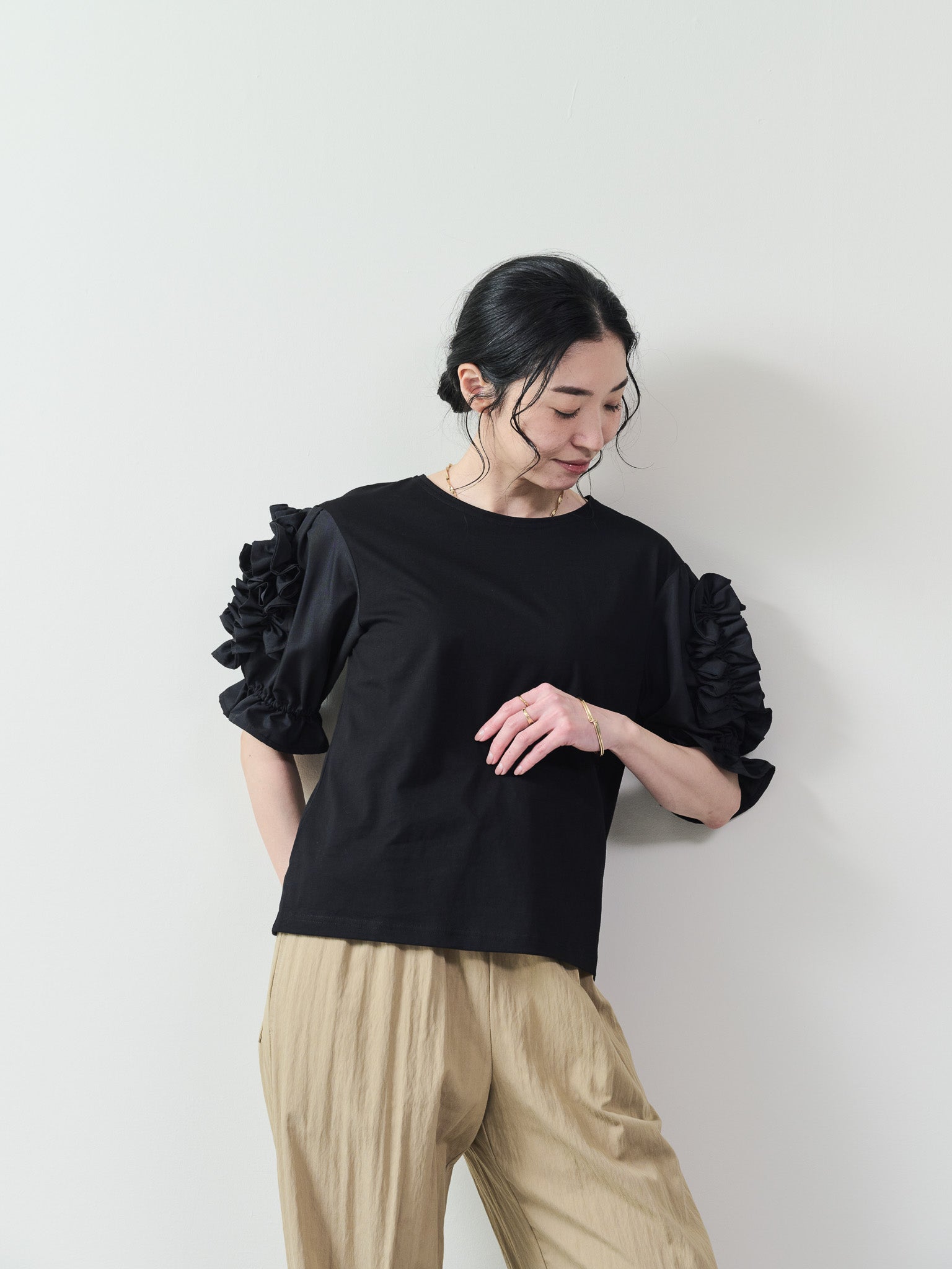 フリルモチーフスリーブトップス [601323] black