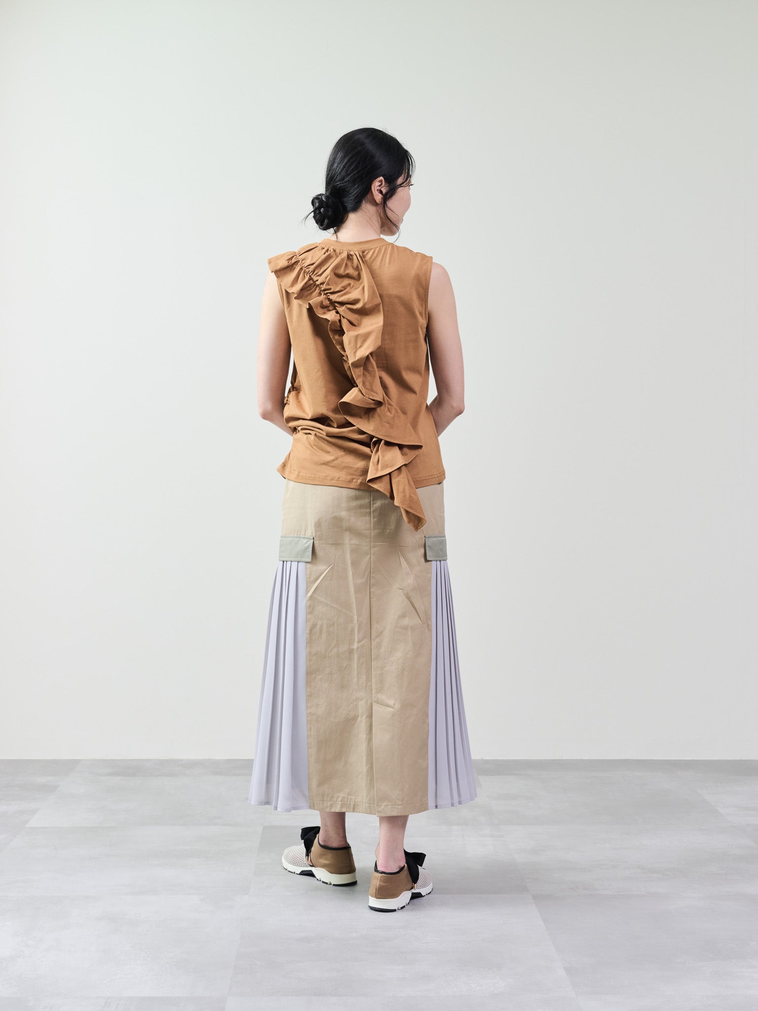 アシメフリルギャザーノースリトップス [601324] camel