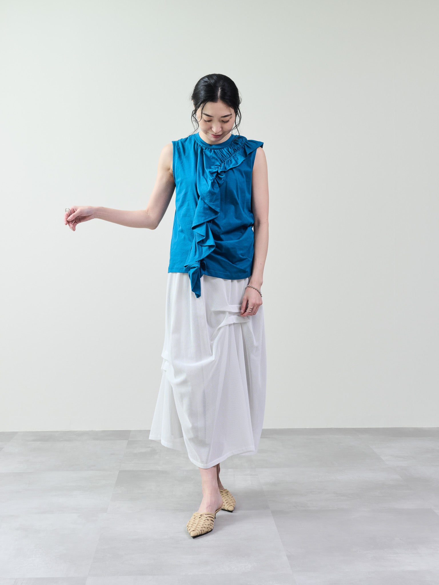 アシメフリルギャザーノースリトップス [601324] blue