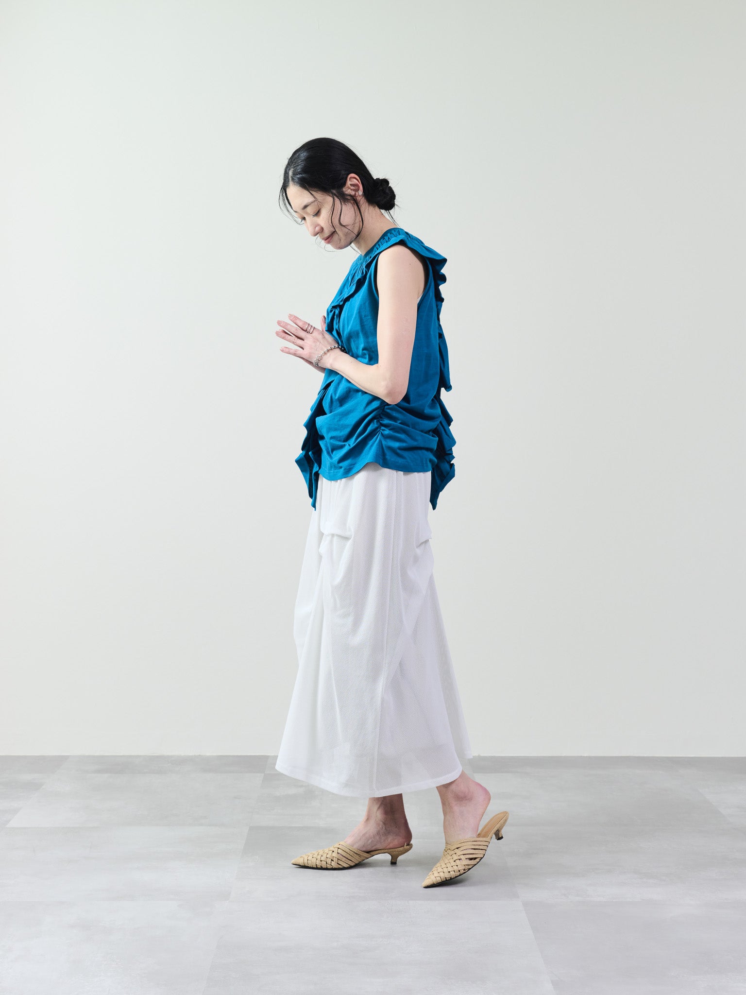 アシメフリルギャザーノースリトップス [601324] blue
