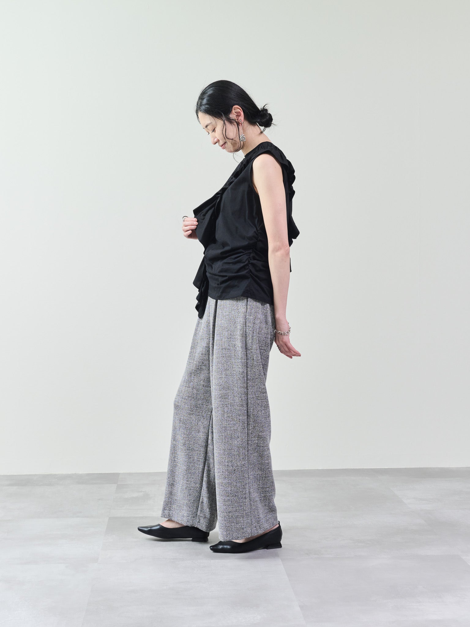 アシメフリルギャザーノースリトップス [601324] black