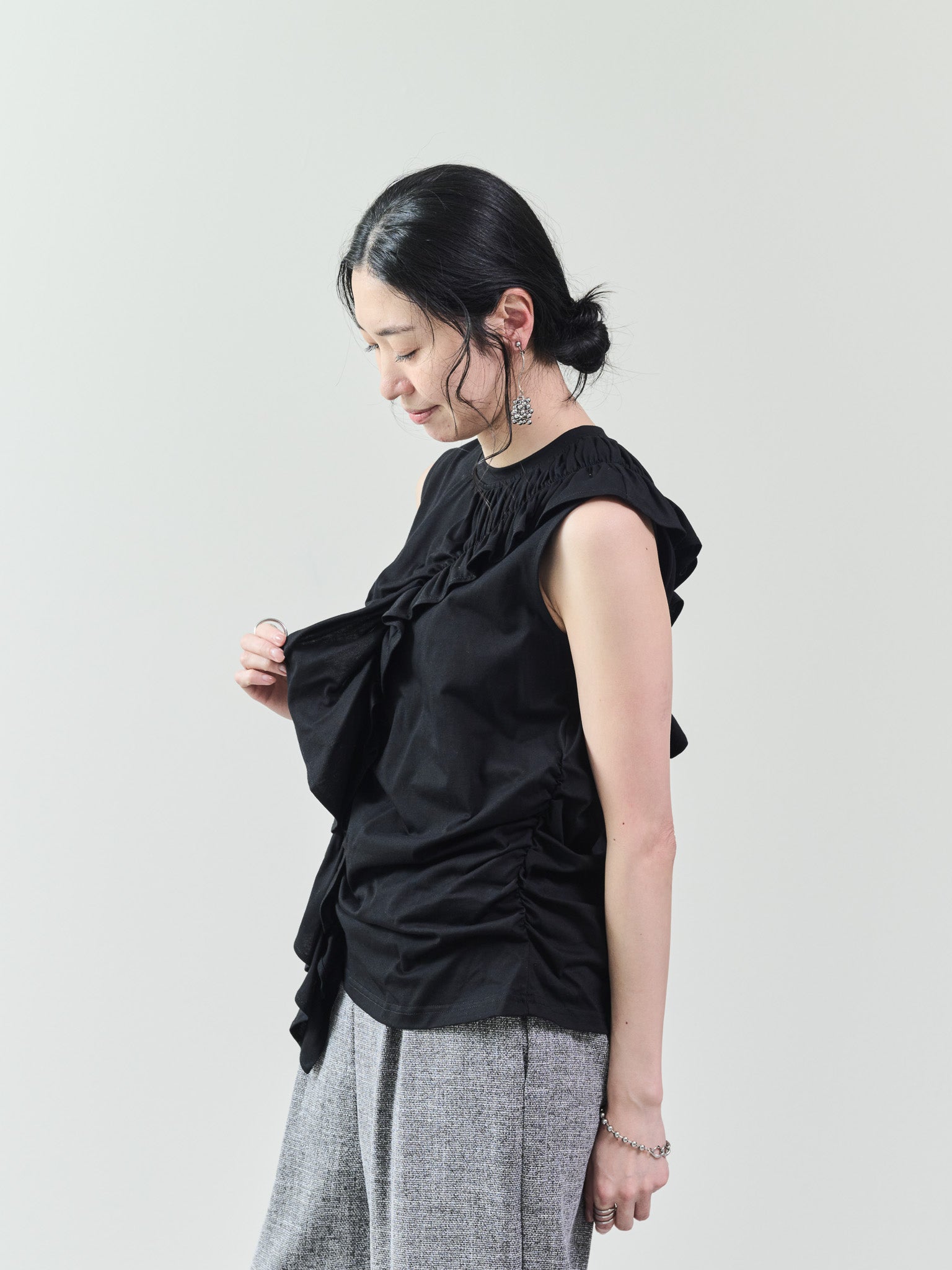 アシメフリルギャザーノースリトップス [601324] black