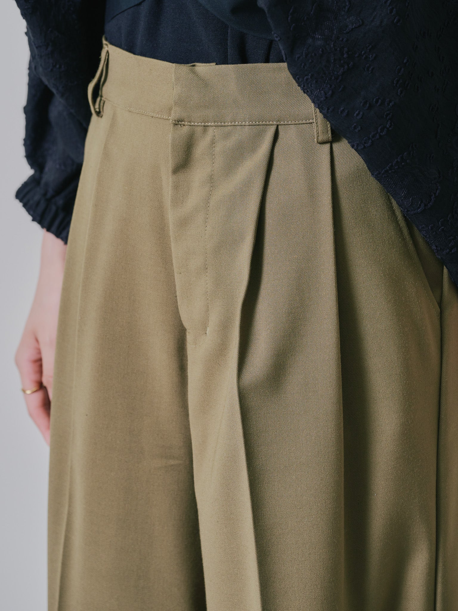 ヘムシアーパンツ　[605521] khaki