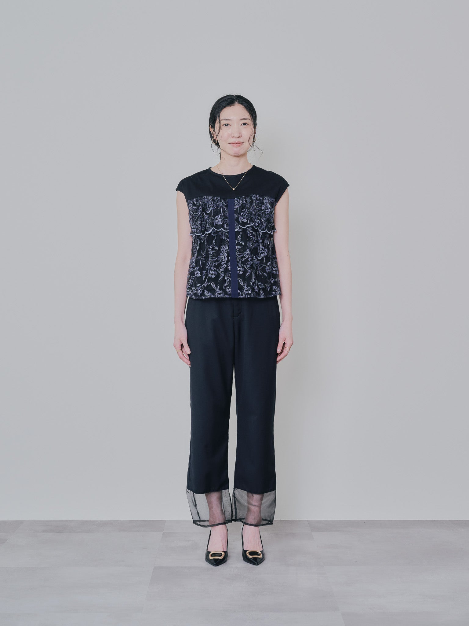 フロントティアードボタニカル刺繍トップス [603321] black