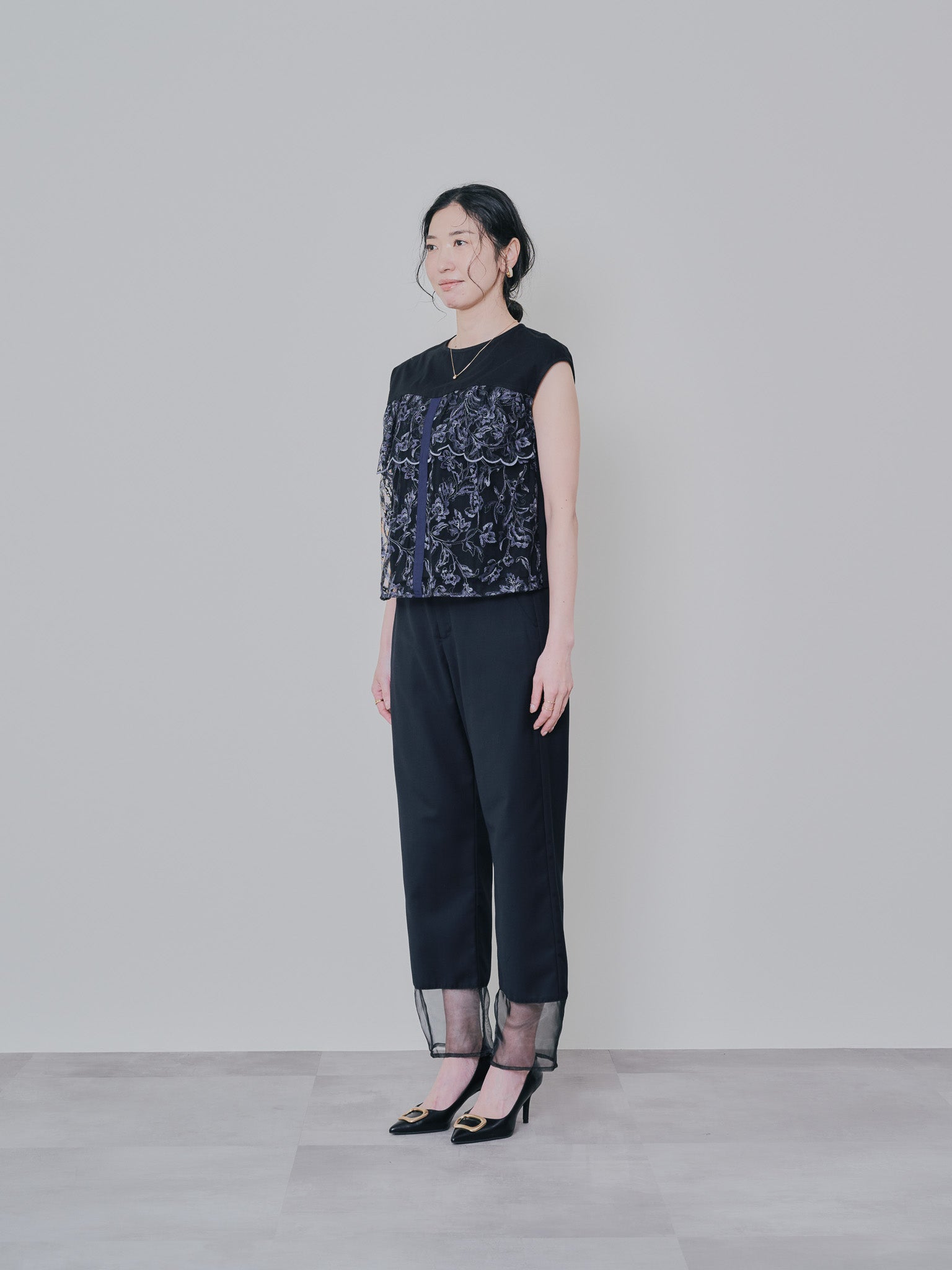 フロントティアードボタニカル刺繍トップス [603321] black