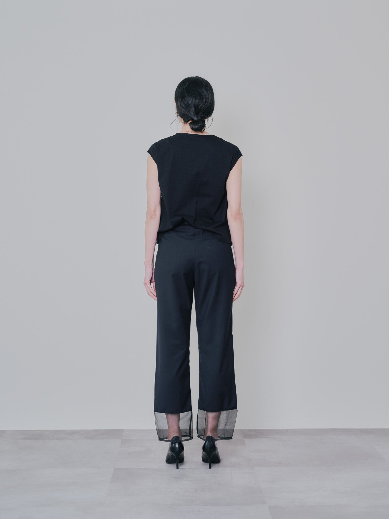 フロントティアードボタニカル刺繍トップス [603321] black
