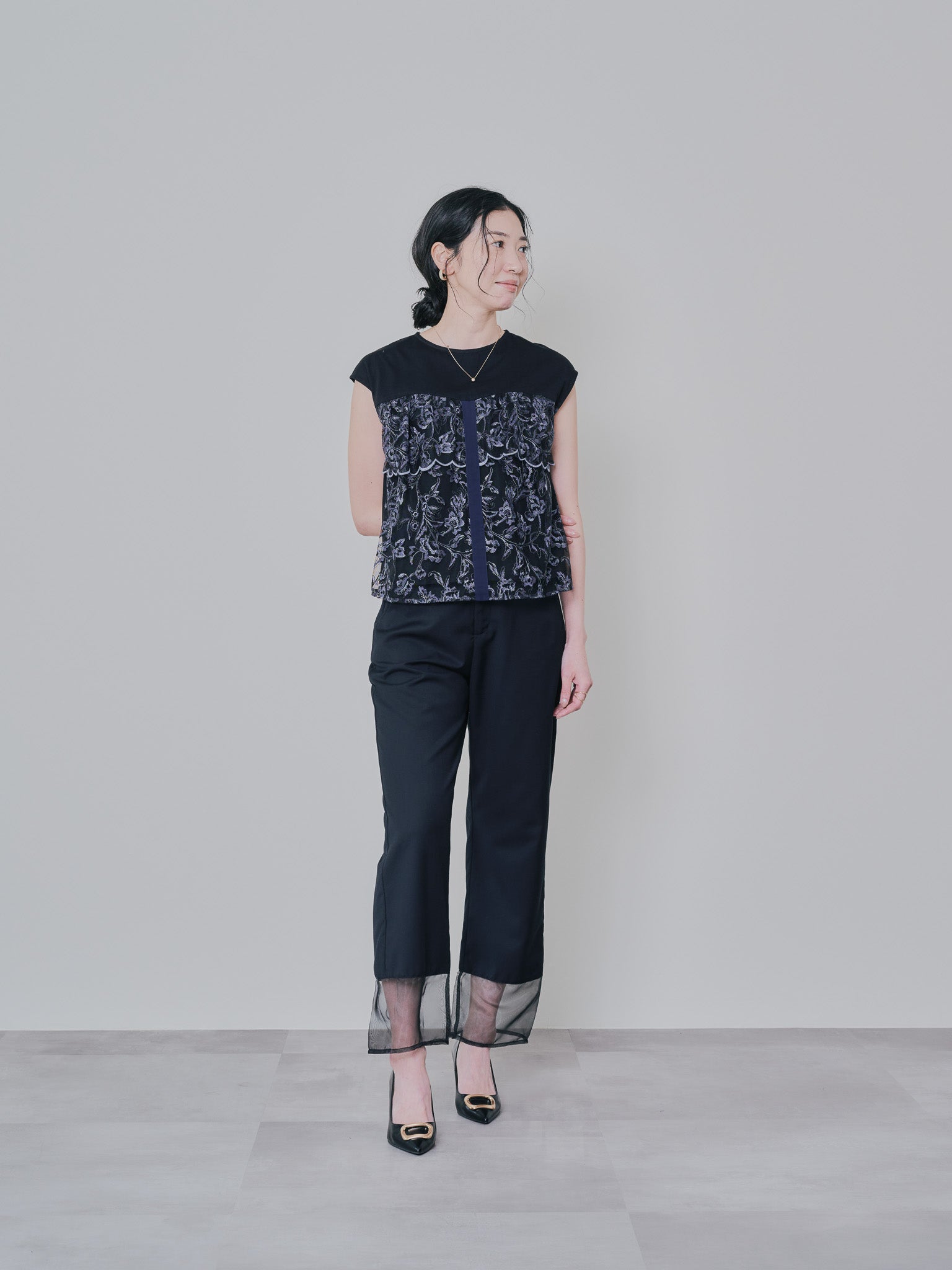 フロントティアードボタニカル刺繍トップス [603321] black