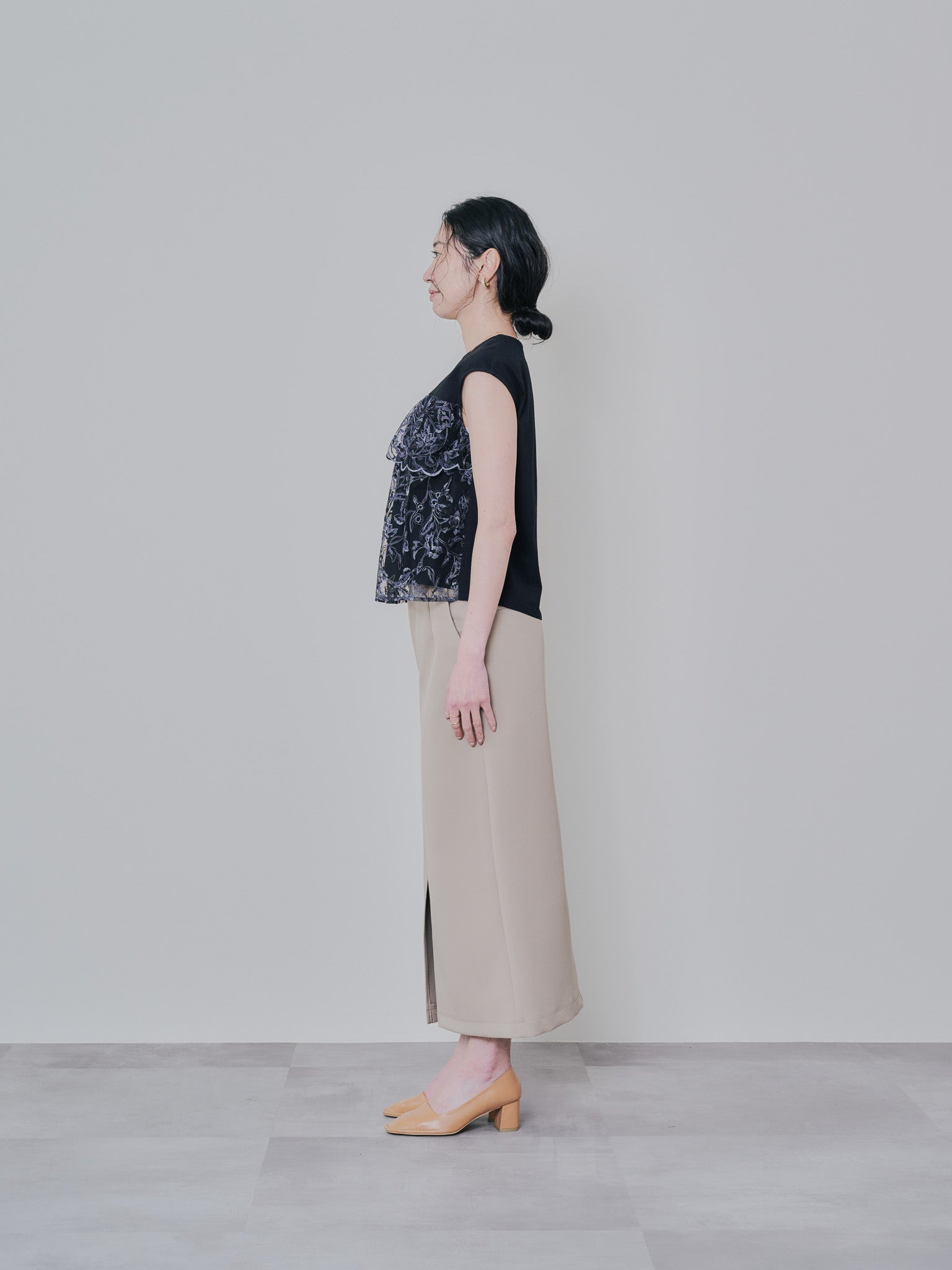 フロントティアードボタニカル刺繍トップス [603321] black