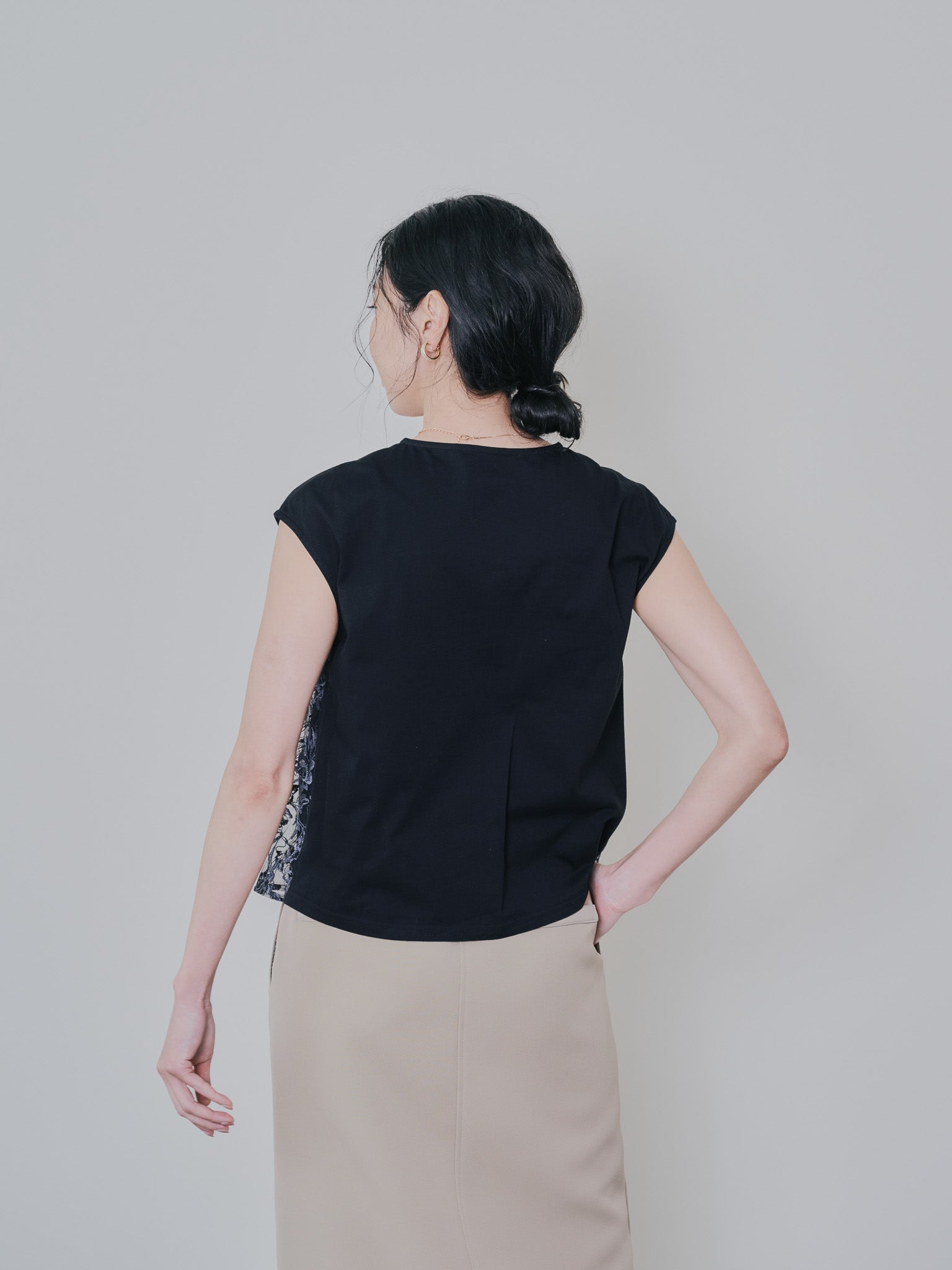 フロントティアードボタニカル刺繍トップス [603321] black