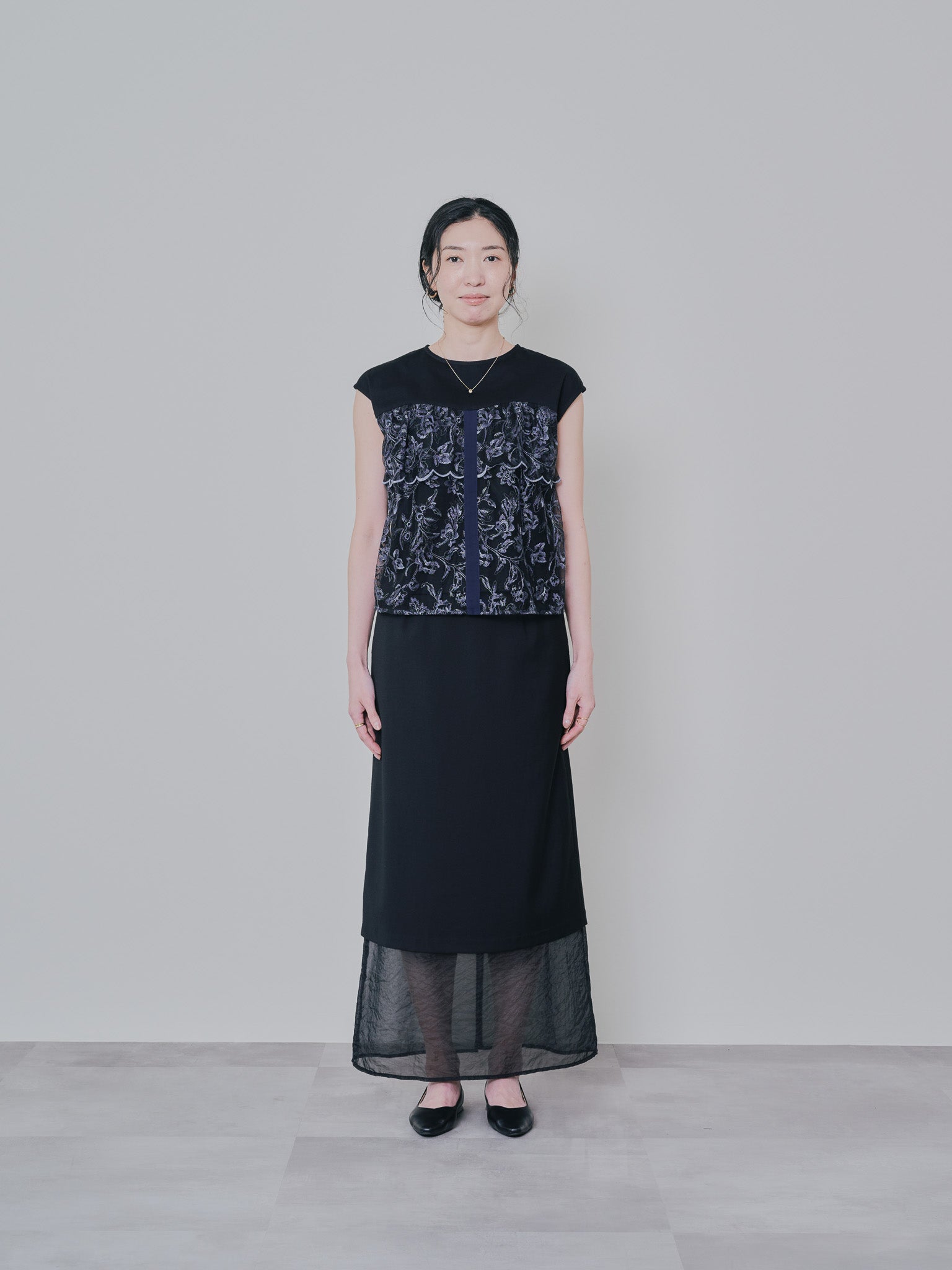 フロントティアードボタニカル刺繍トップス [603321] black