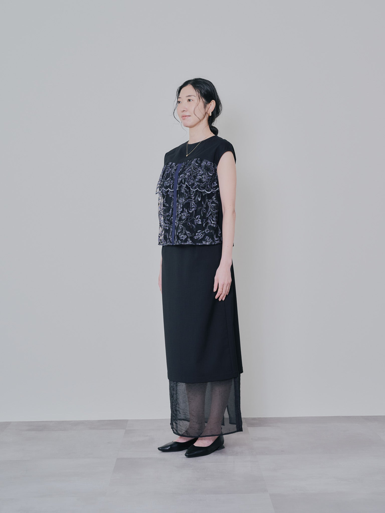 フロントティアードボタニカル刺繍トップス [603321] black