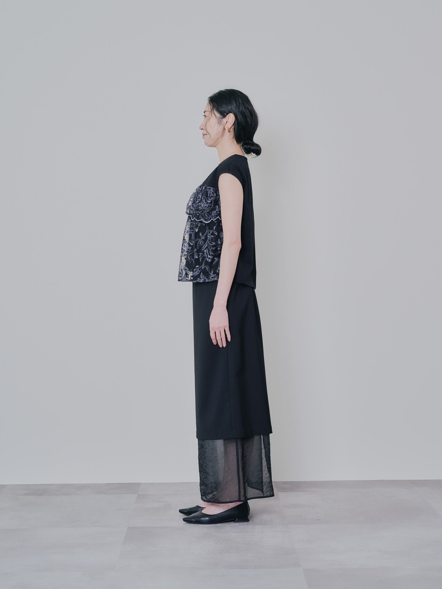 フロントティアードボタニカル刺繍トップス [603321] black