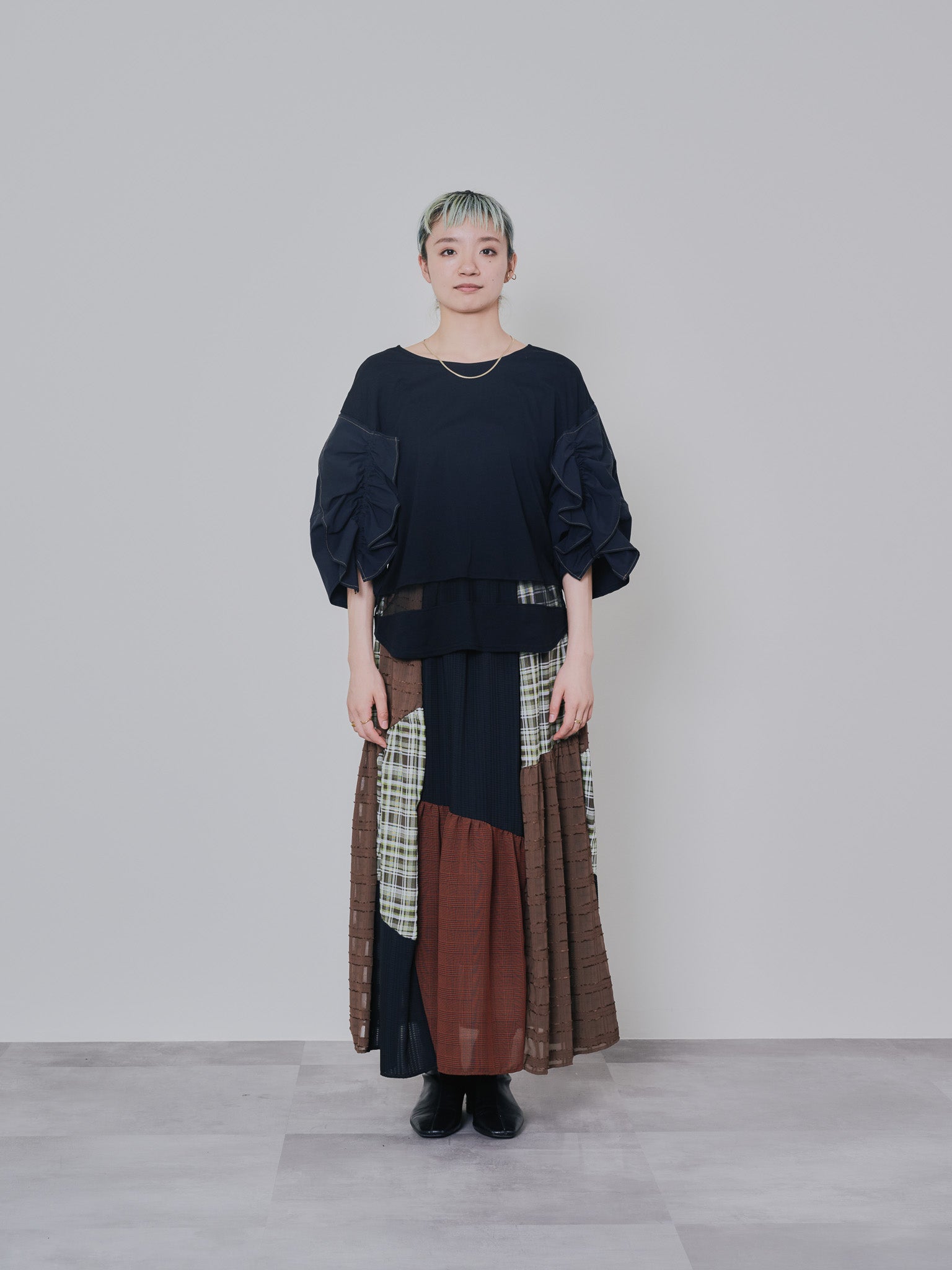 フリルスリーブ配色ステッチヘムシアートップス [603328] black