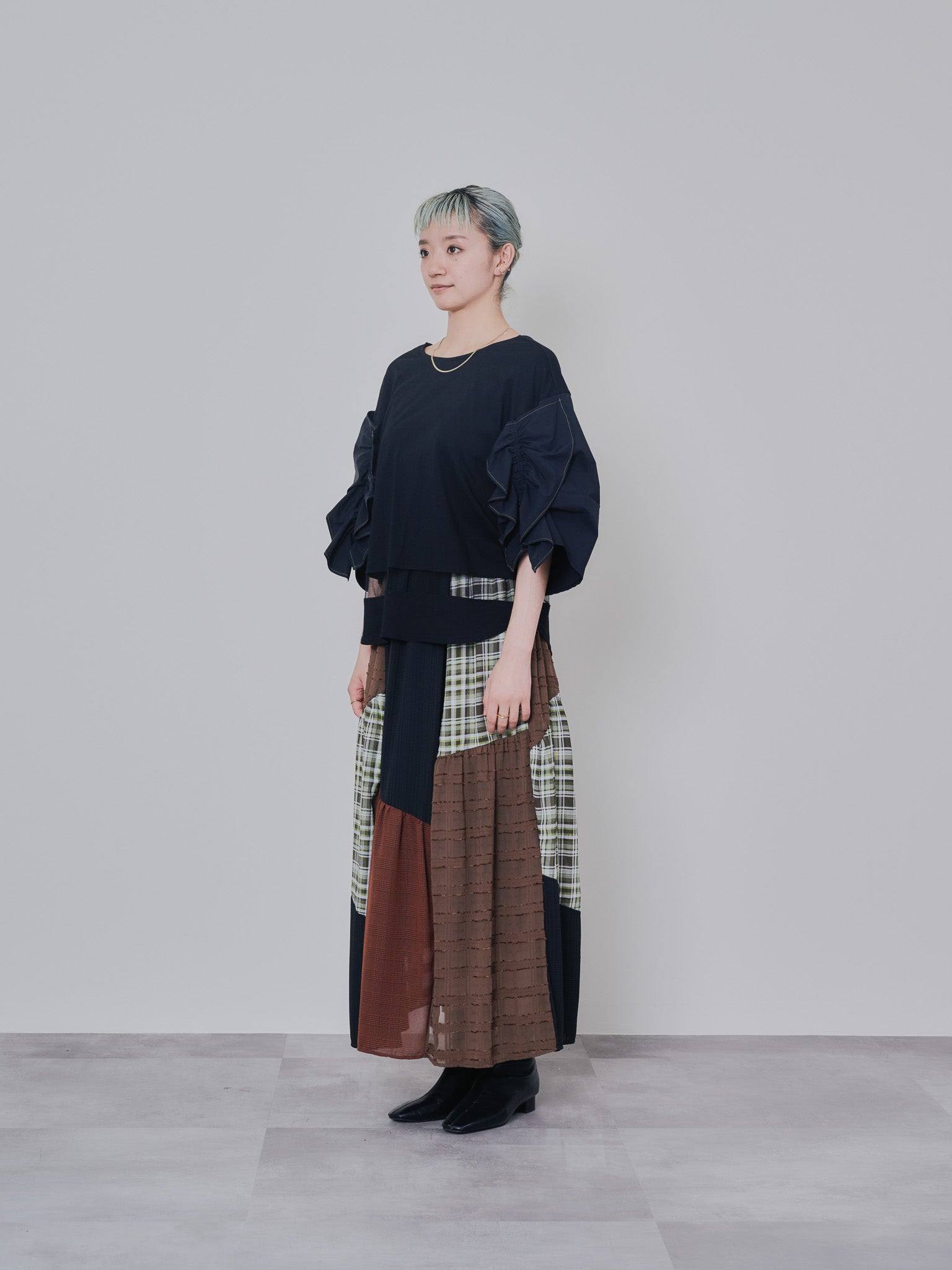 フリルスリーブ配色ステッチヘムシアートップス [603328] black