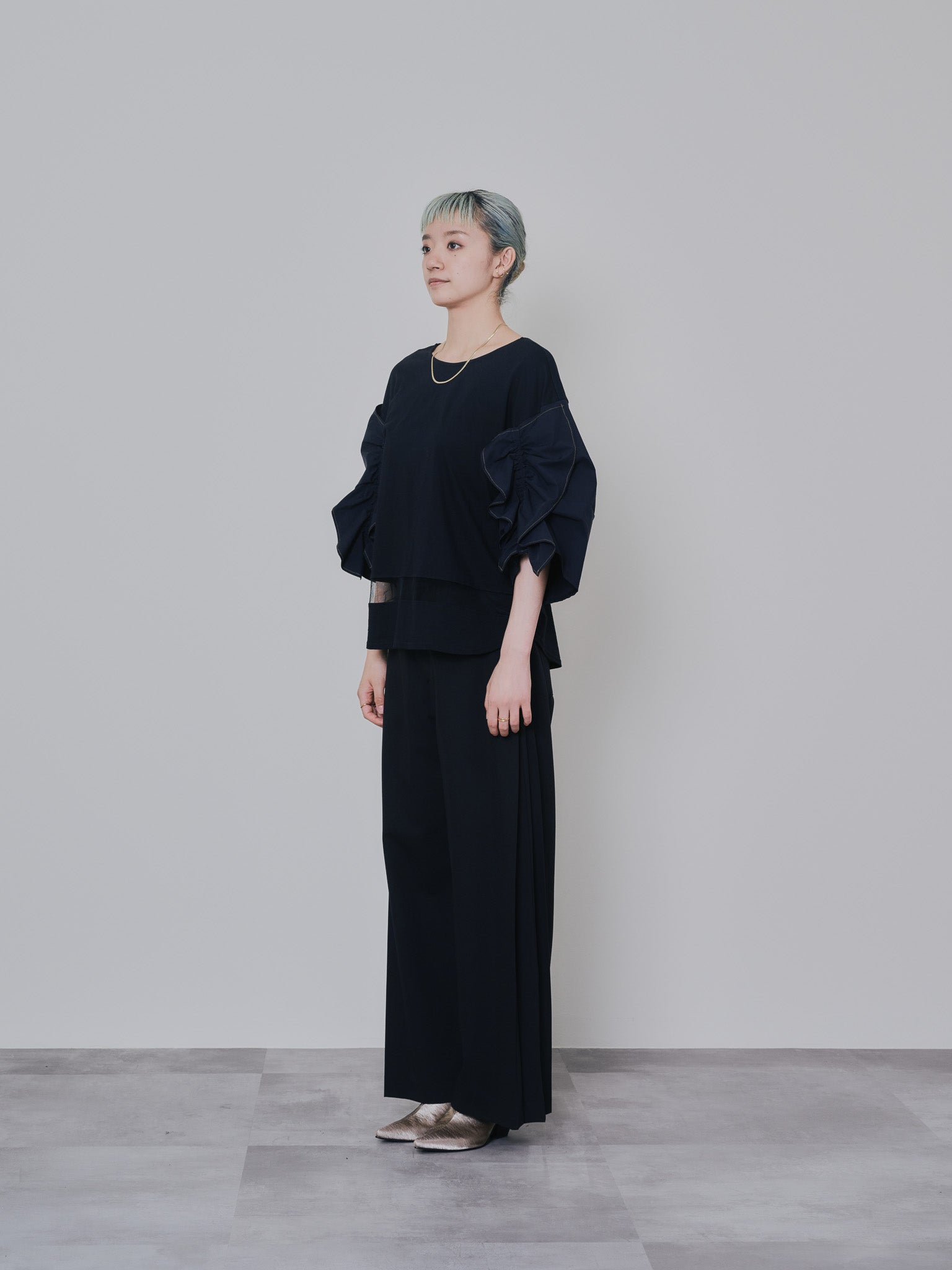 【SALE】フリルスリーブ配色ステッチヘムシアートップス [603328] black