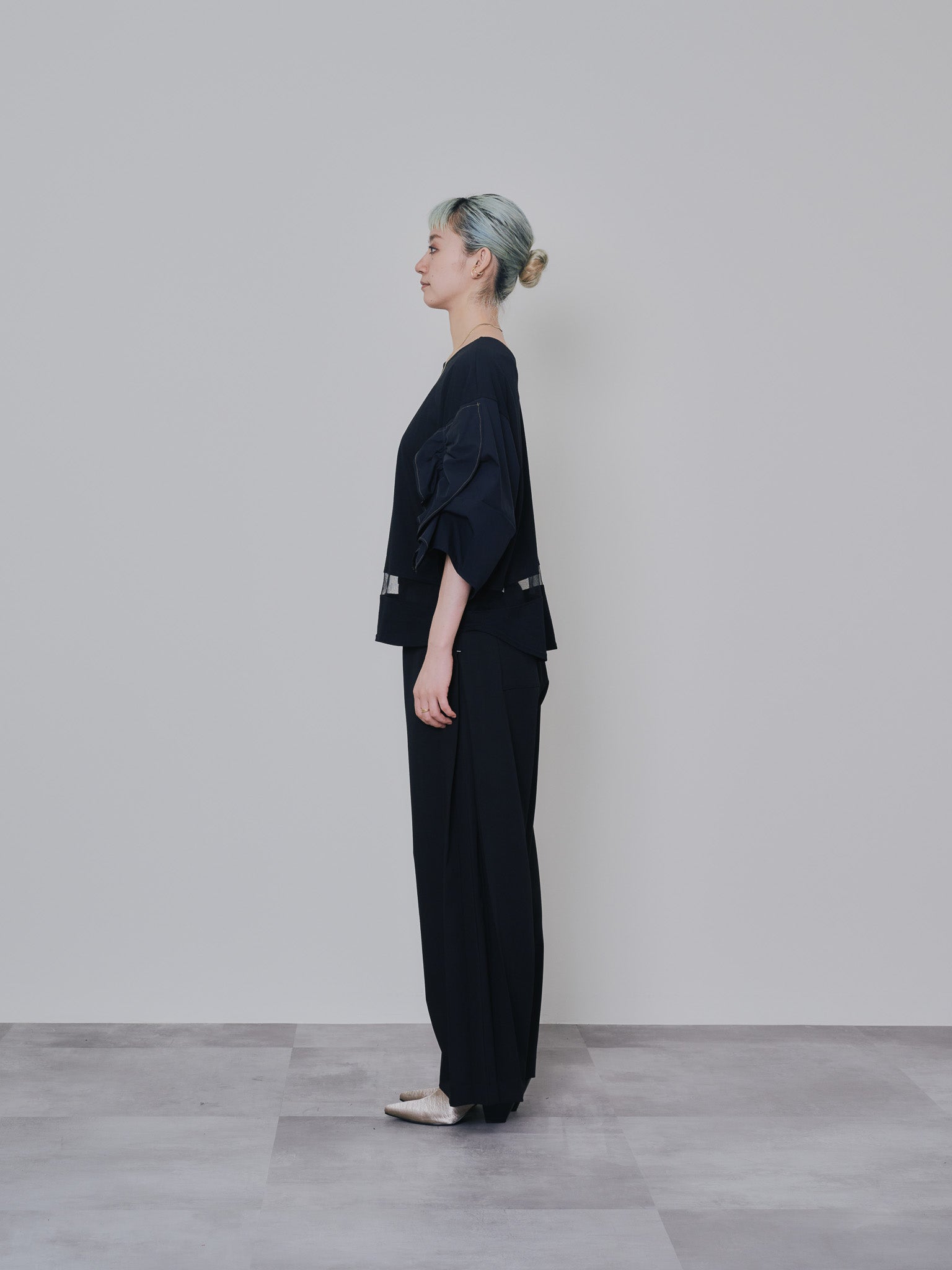 【SALE】フリルスリーブ配色ステッチヘムシアートップス [603328] black