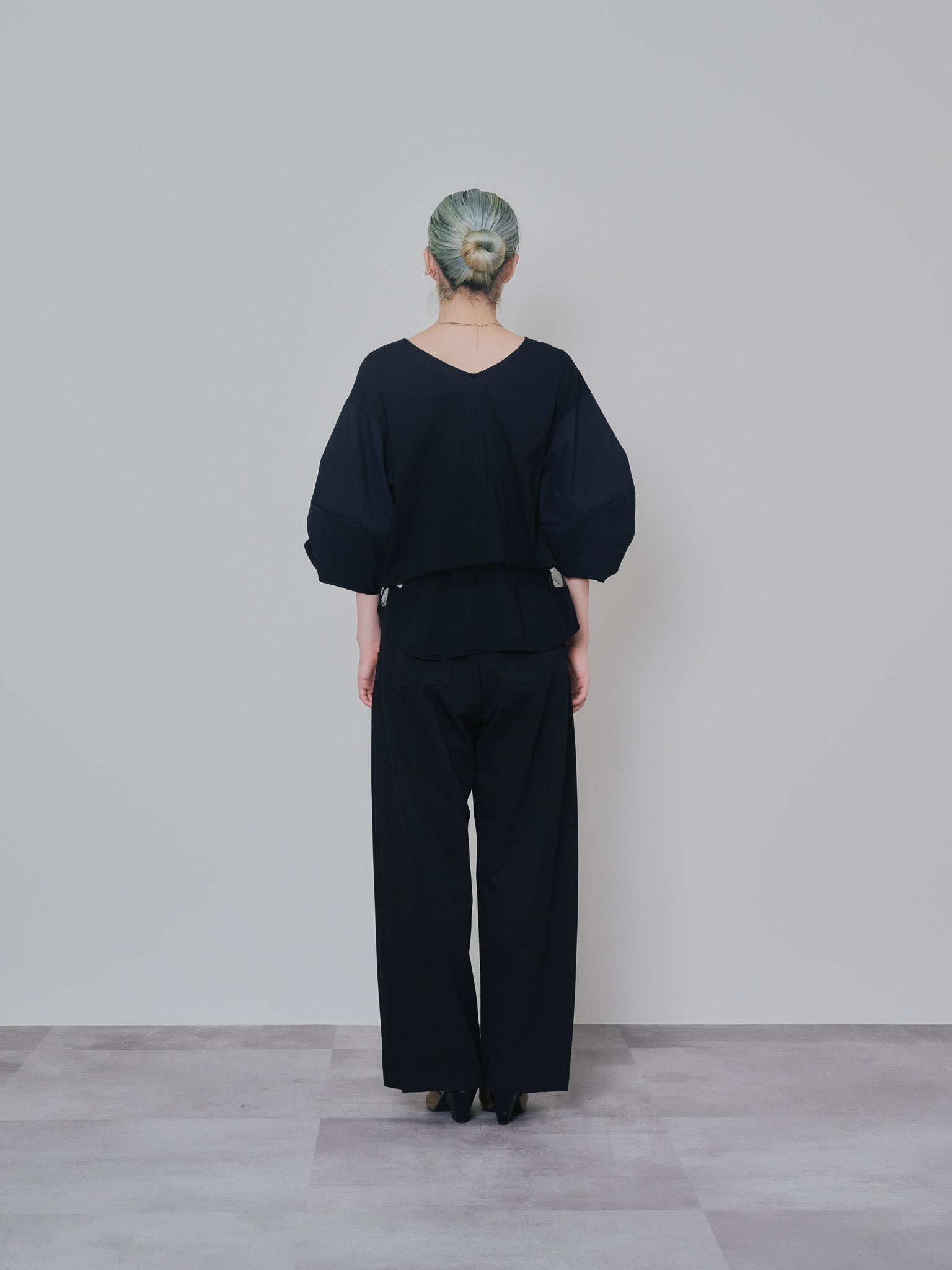 フリルスリーブ配色ステッチヘムシアートップス [603328] black