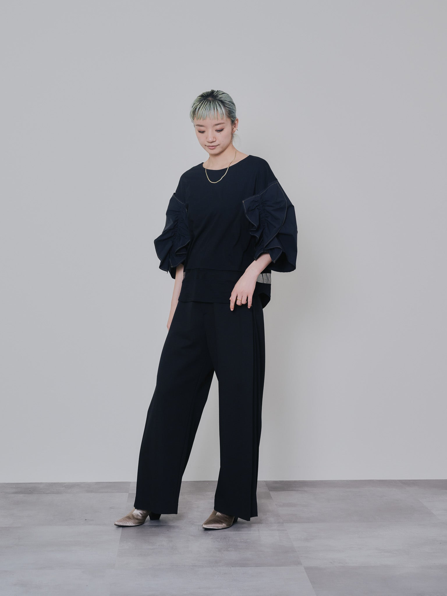 フリルスリーブ配色ステッチヘムシアートップス [603328] black