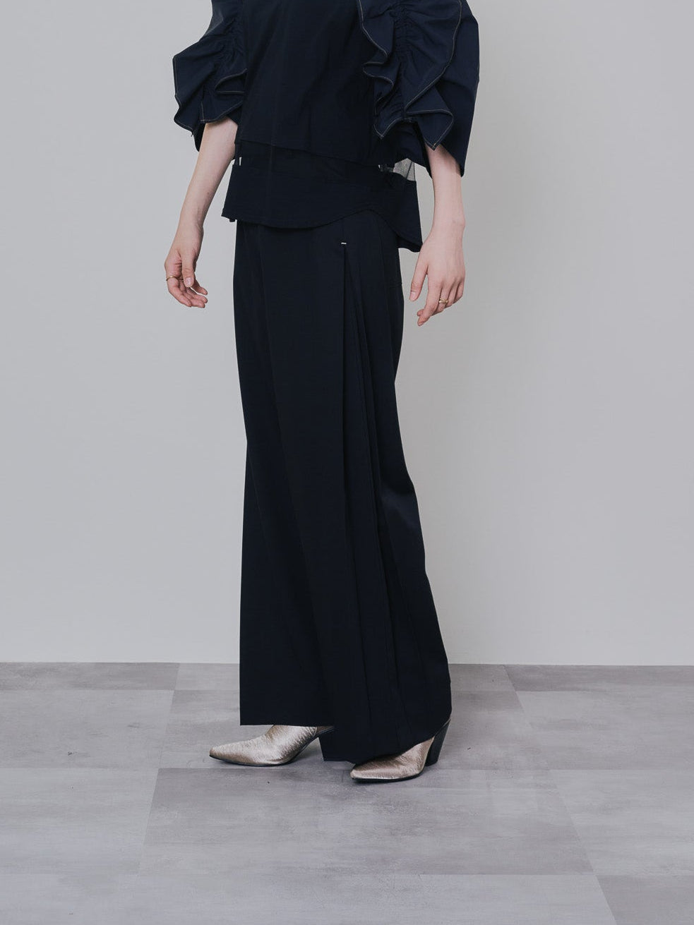 【TIME SALE 11/4まで!!】サイドプリーツ配色ステッチパンツ [601375] black