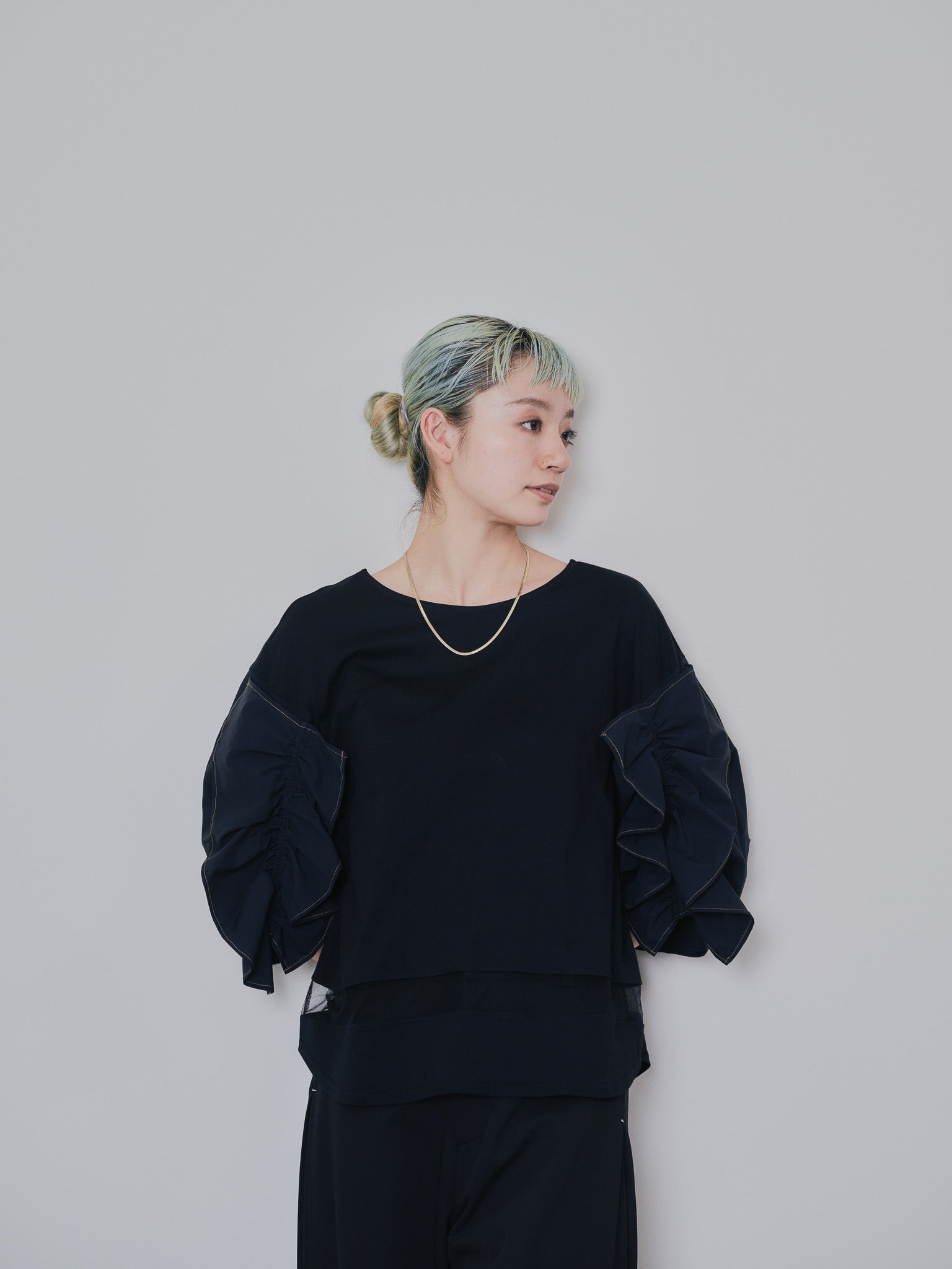 フリルスリーブ配色ステッチヘムシアートップス [603328] black