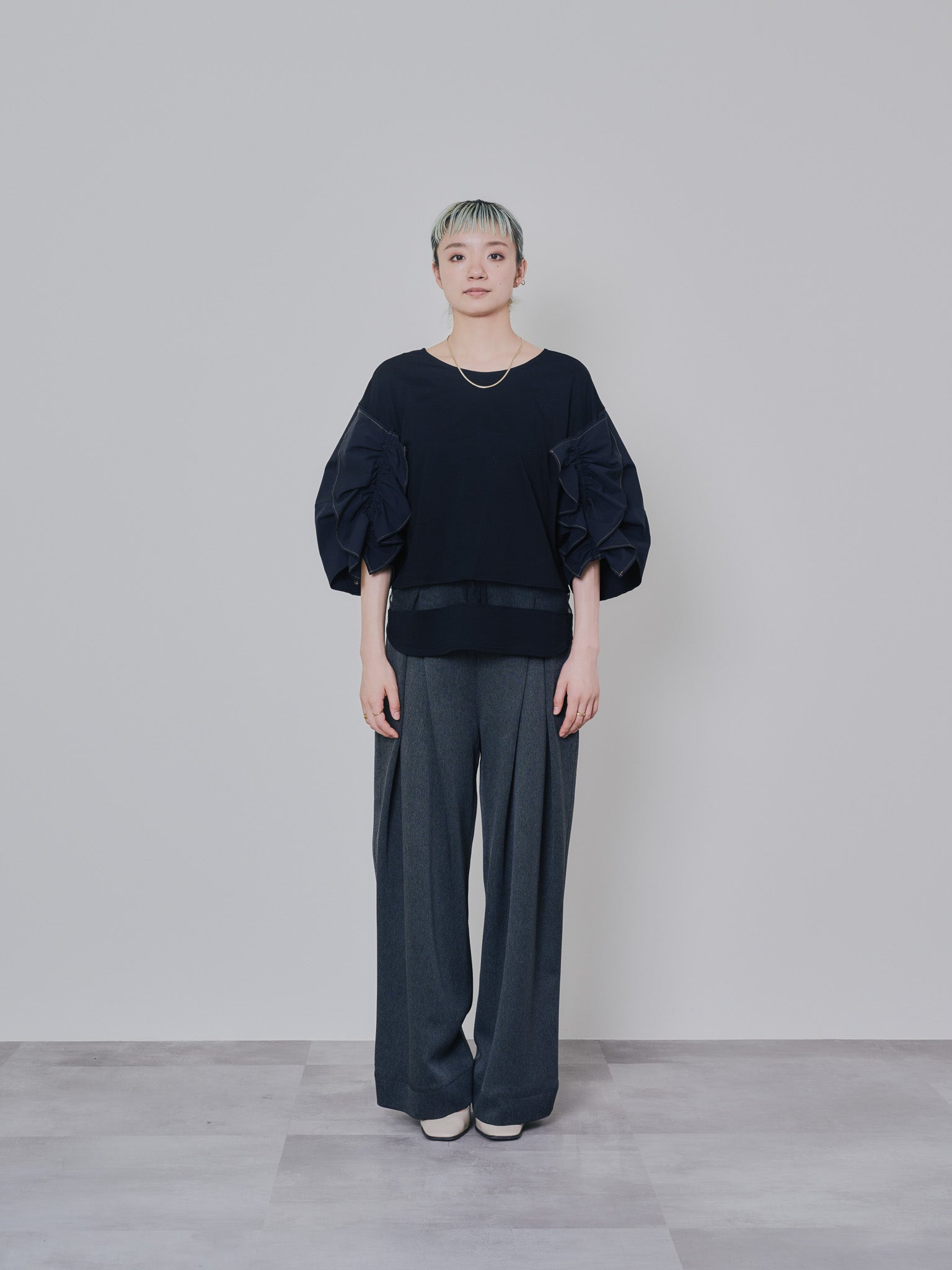 フリルスリーブ配色ステッチヘムシアートップス [603328] black